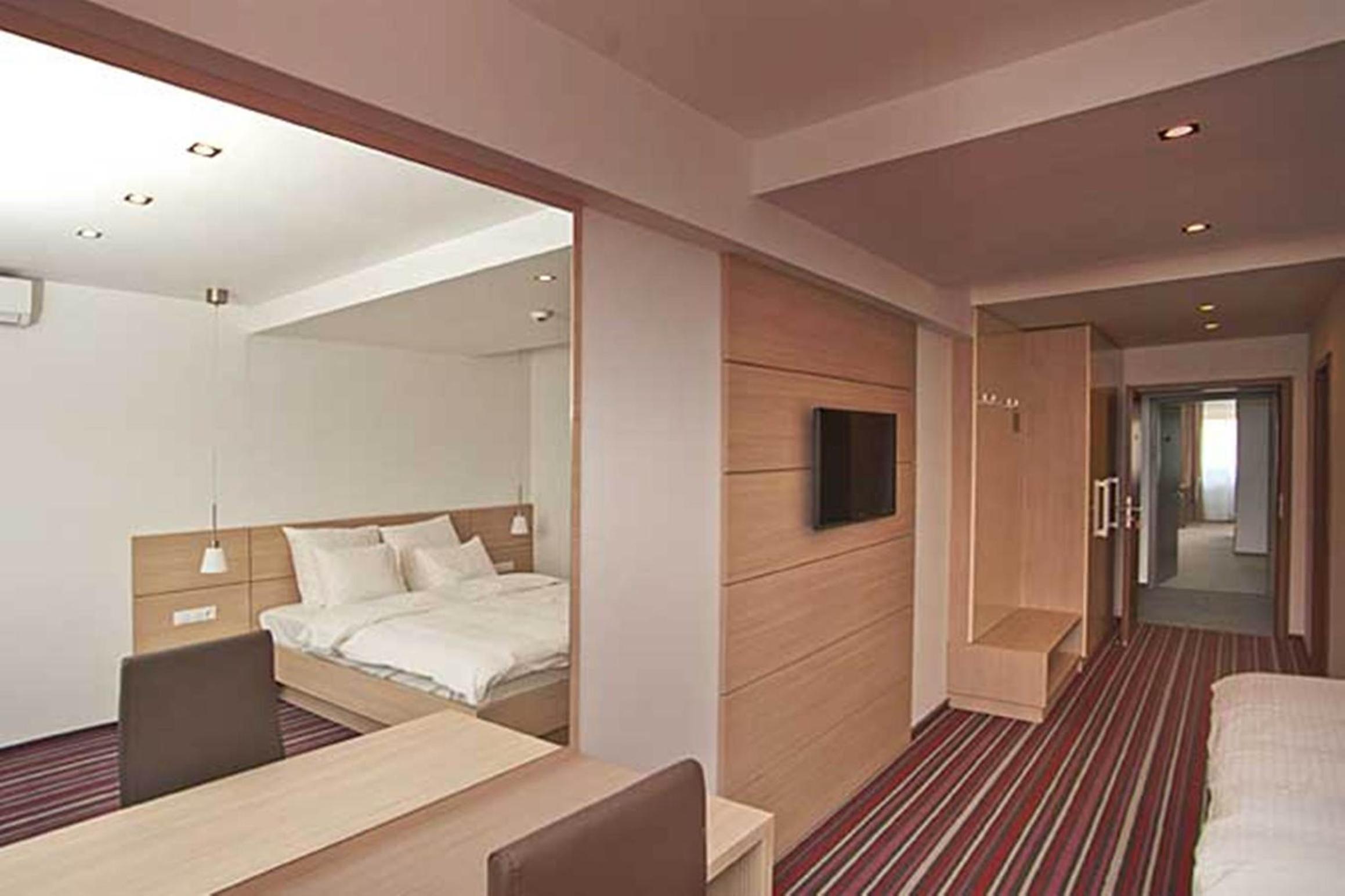 Superior Double or Twin Room - Photo 6