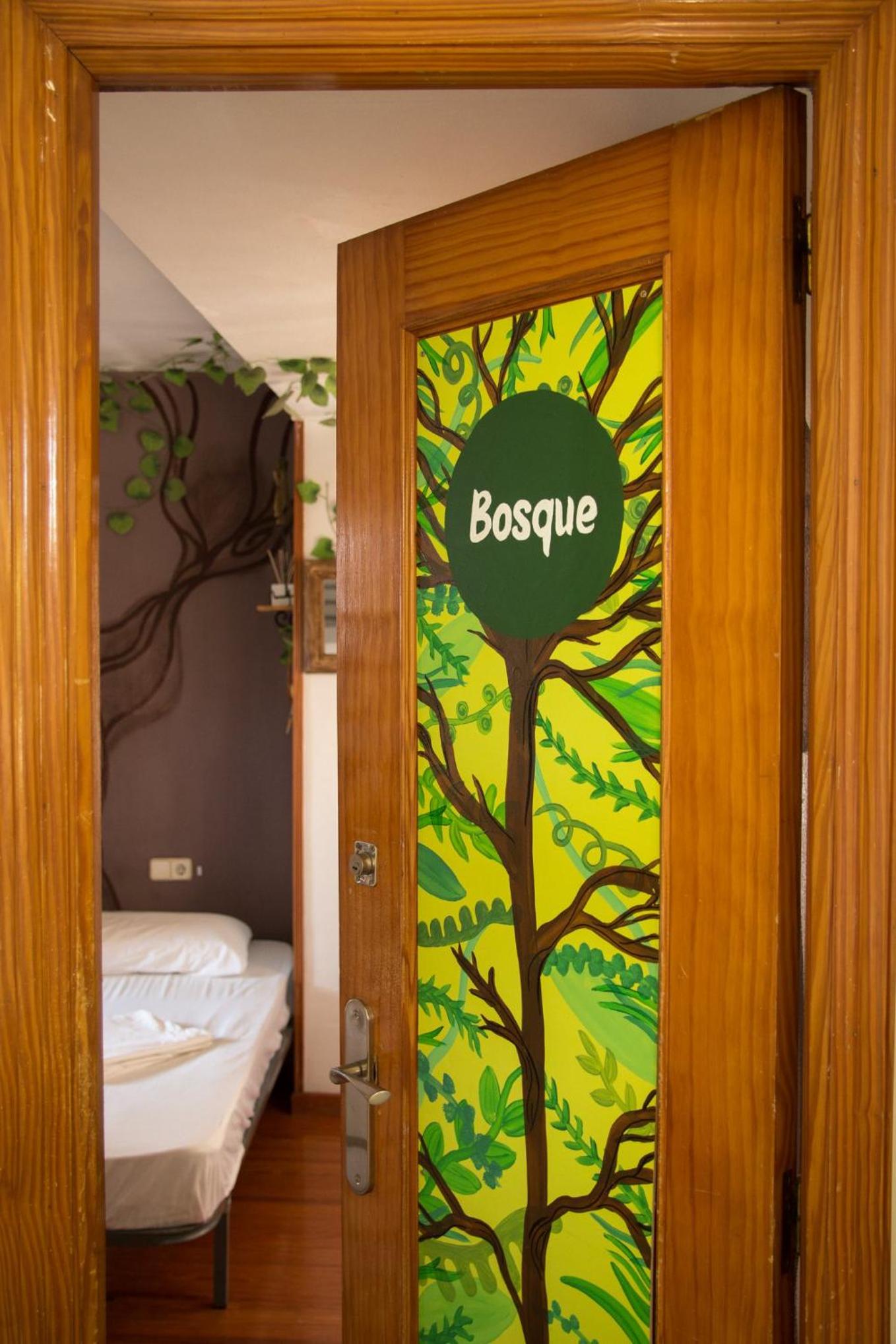 Bed in 4-Bed Mixed Dormitory Room photo 2