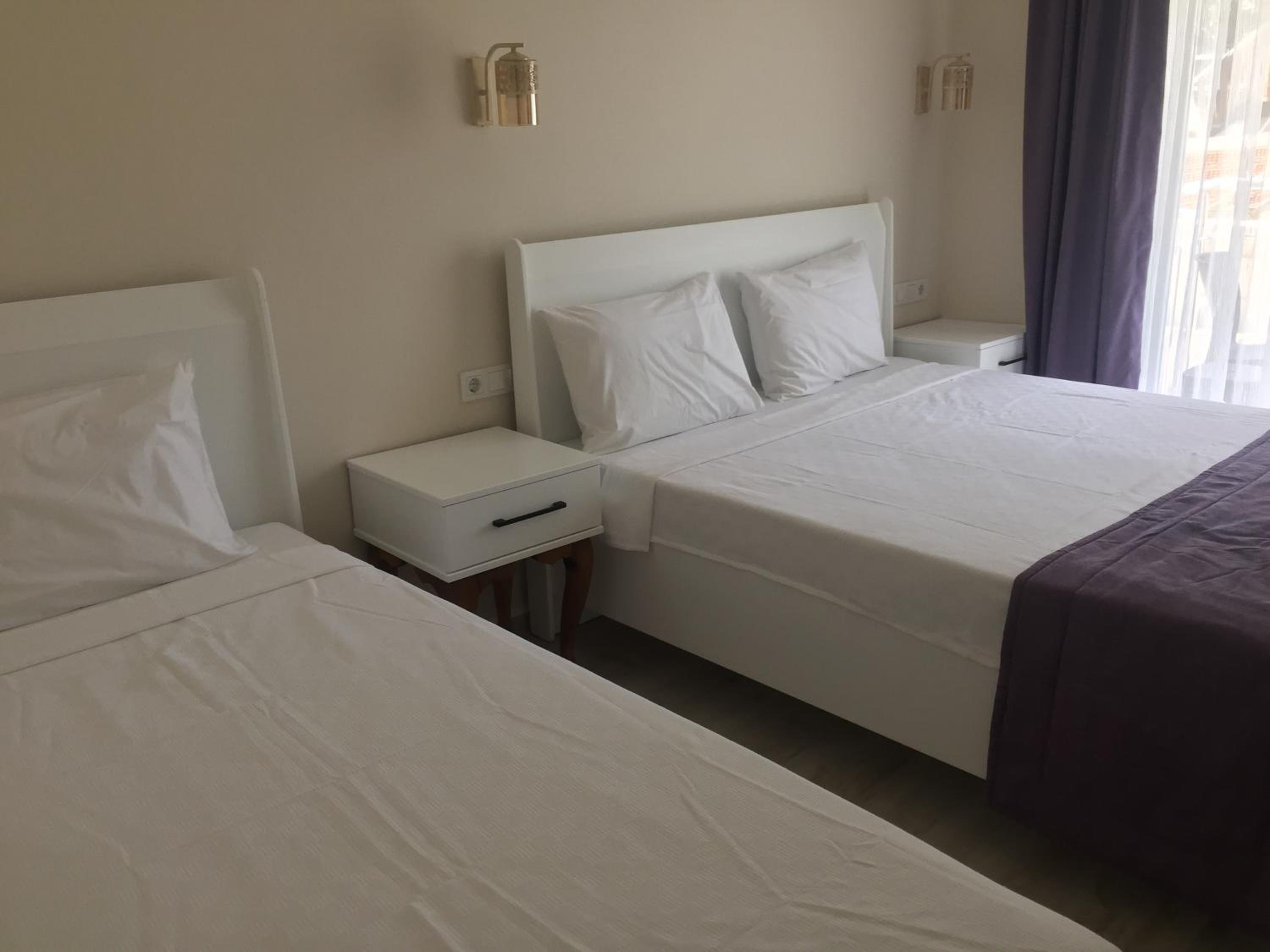 Double Room with Pool View - Photo 1