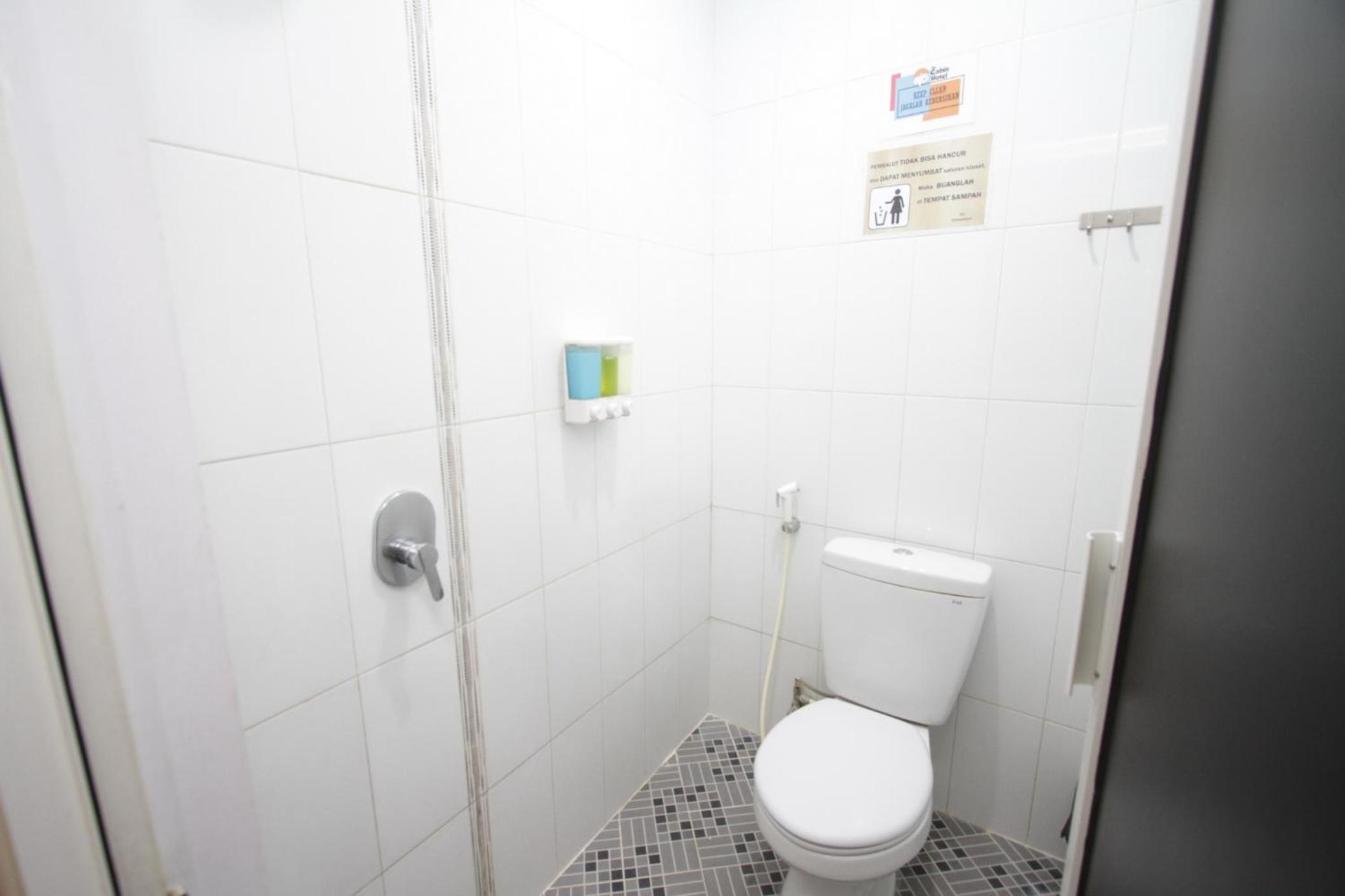 Standard Twin Room - Photo 11