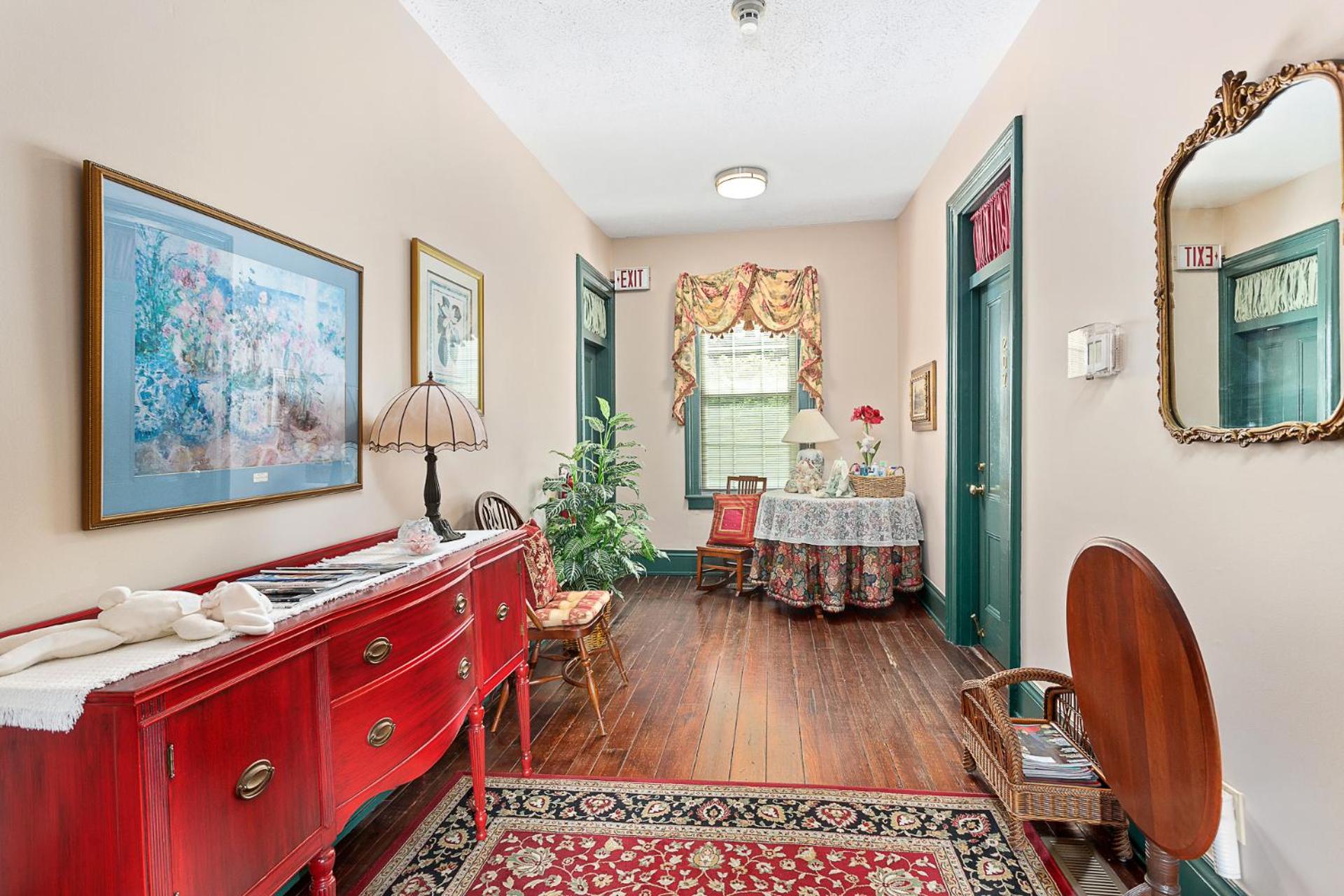 Queen Room - Room 206 photo 1