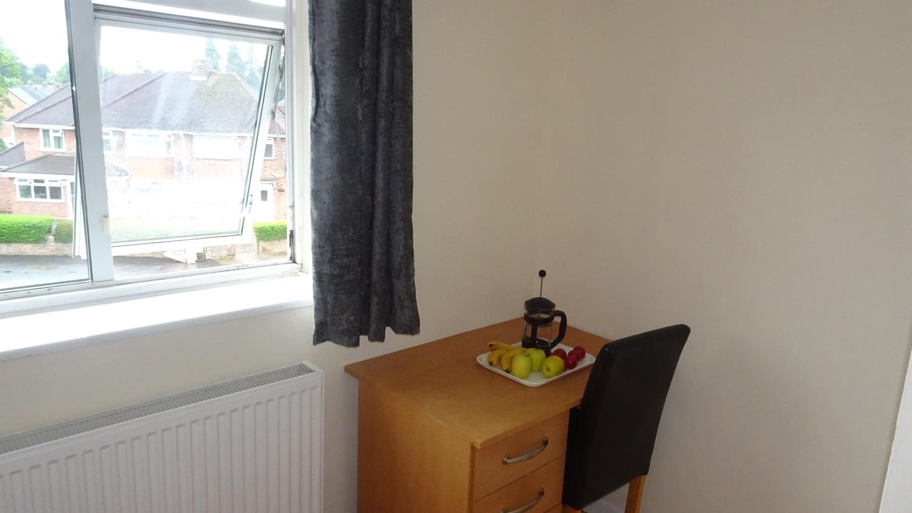 Single Room with Shared Bathroom photo 3