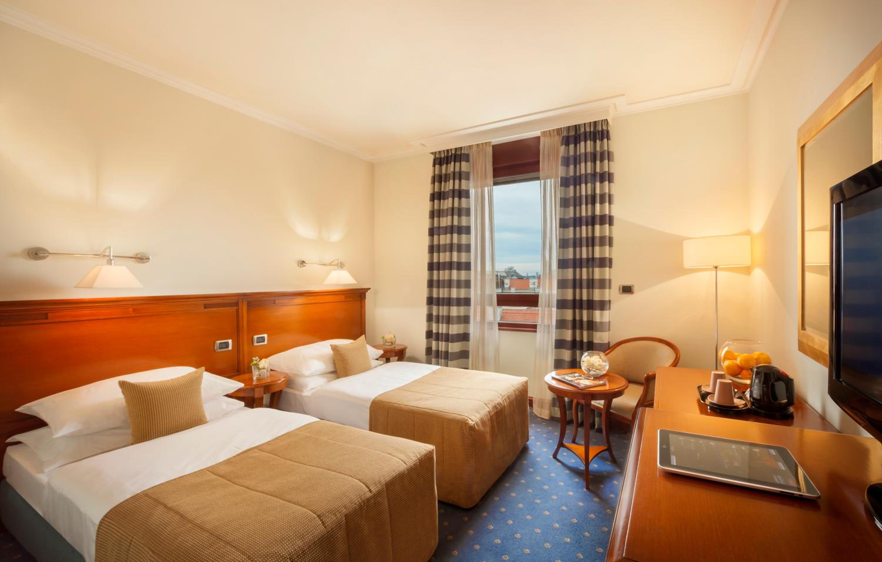 Twin Room - Photo 3