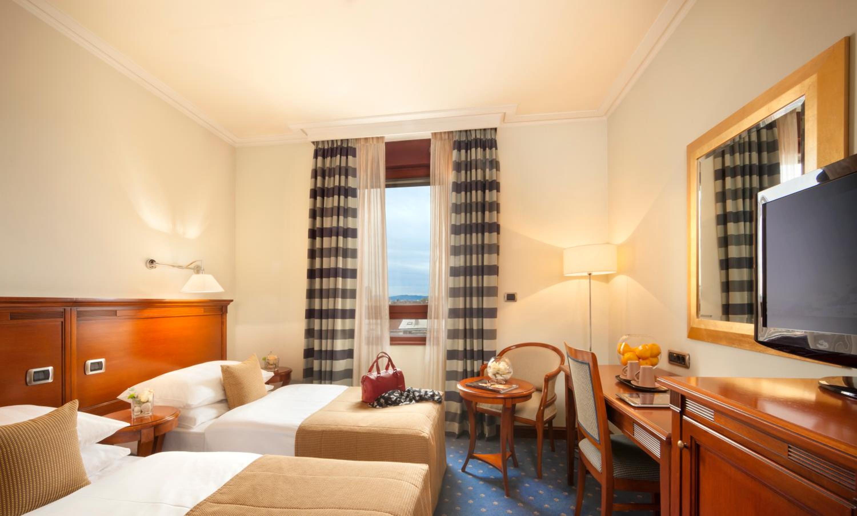 Twin Room - Photo 1