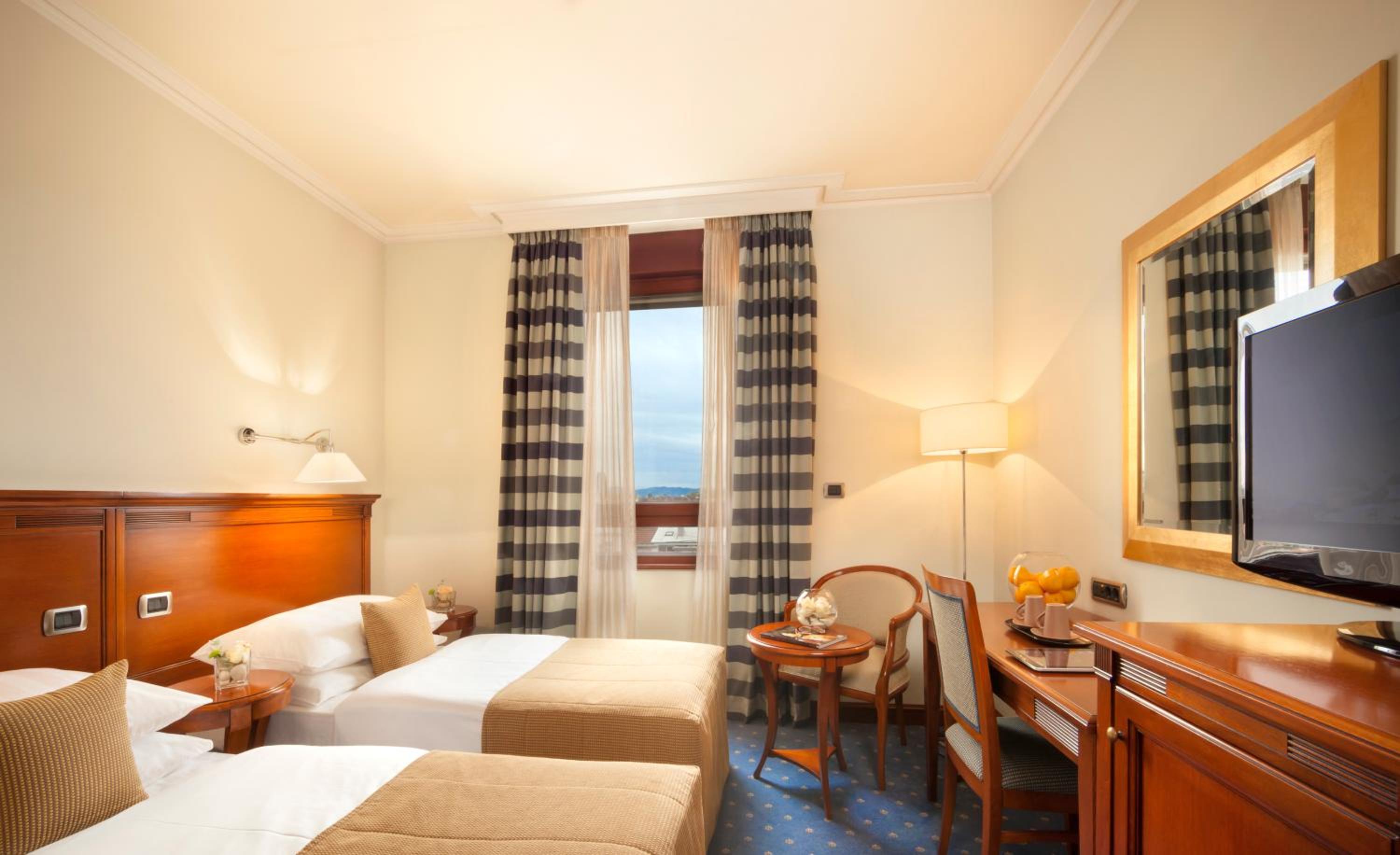 Twin Room - Photo 4