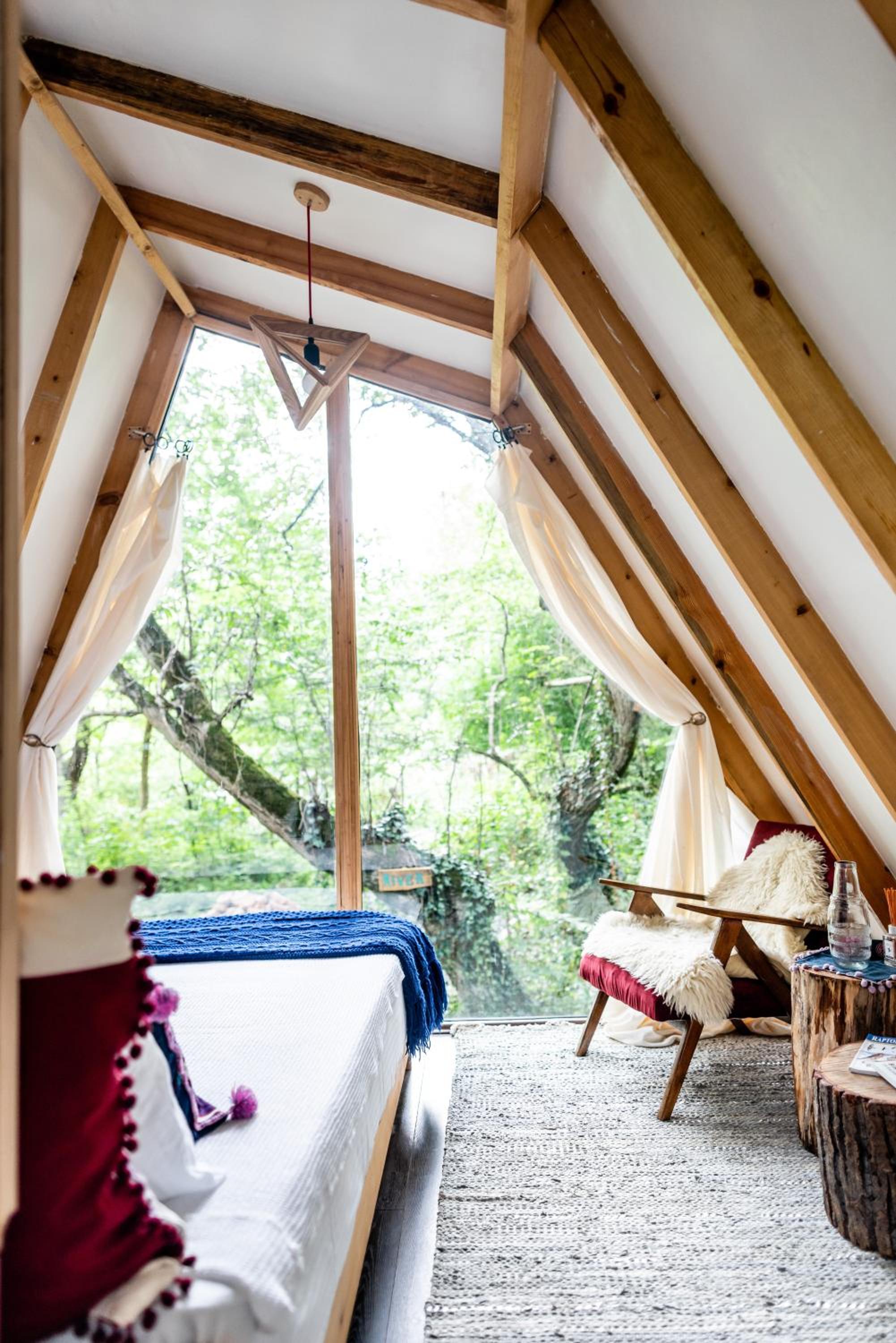 Deluxe Double or Twin Room with River View photo 2