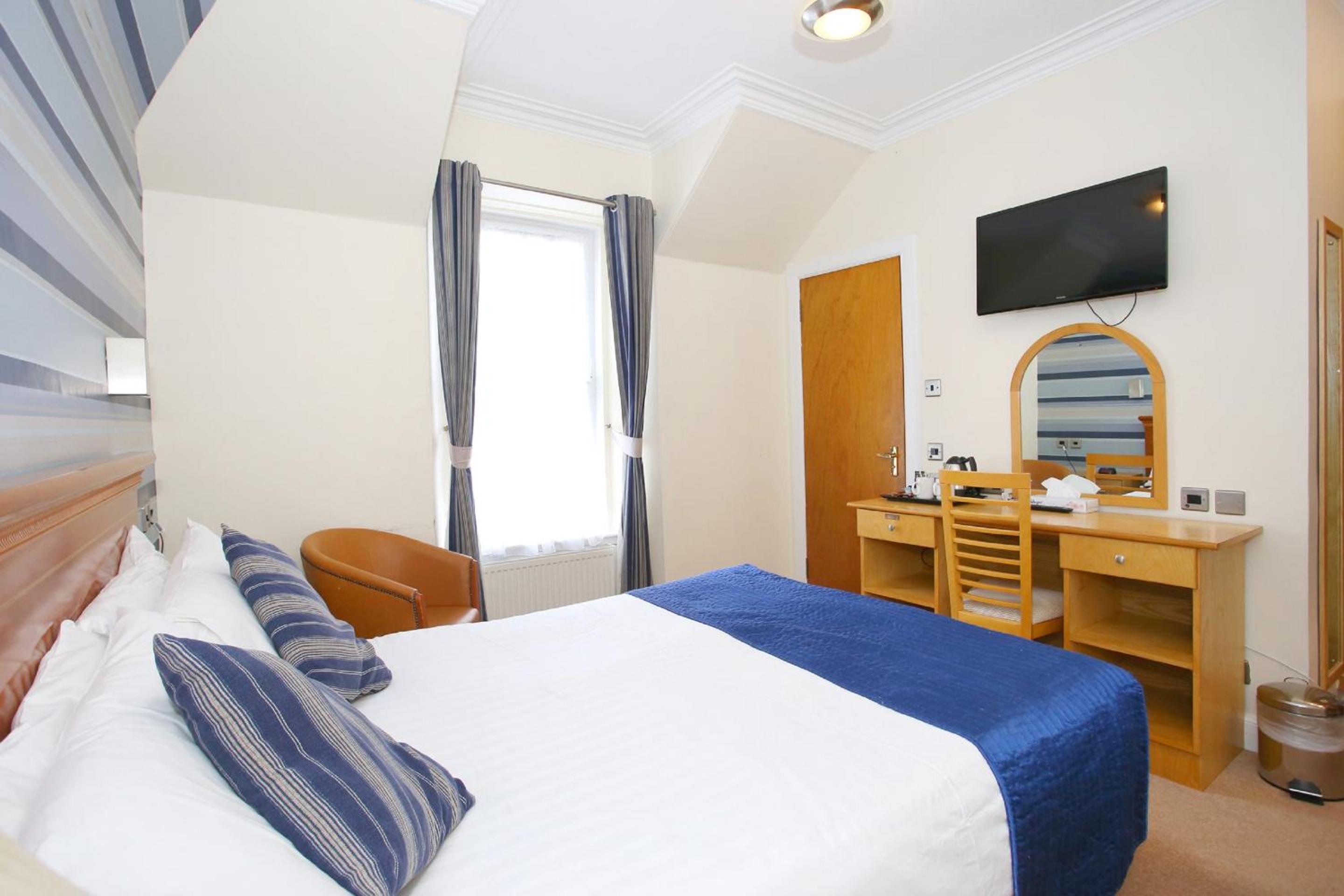 Small Double Room - Non-Smoking - Photo 5