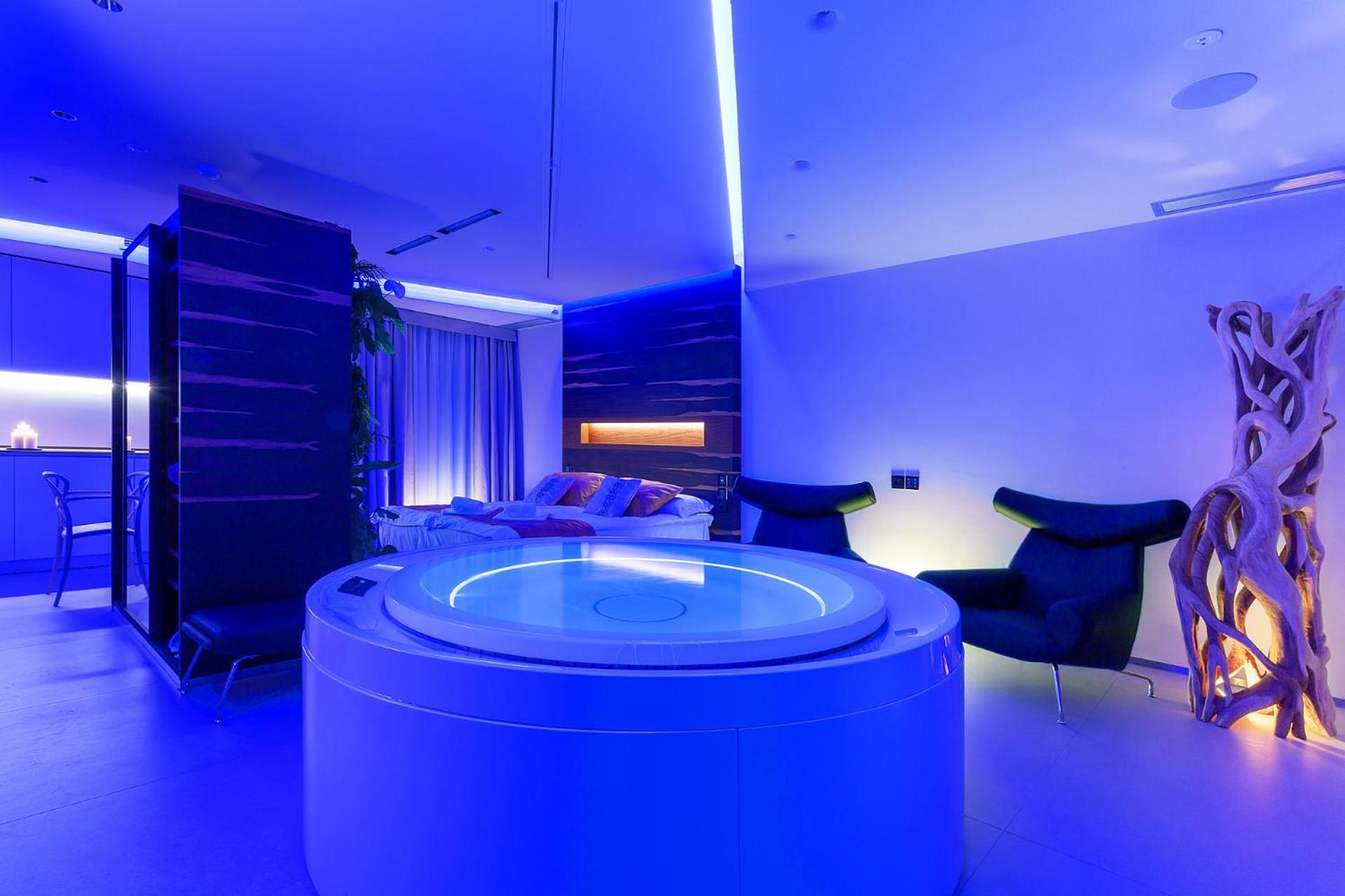 King Suite with Spa Bath and Sauna - Photo 15