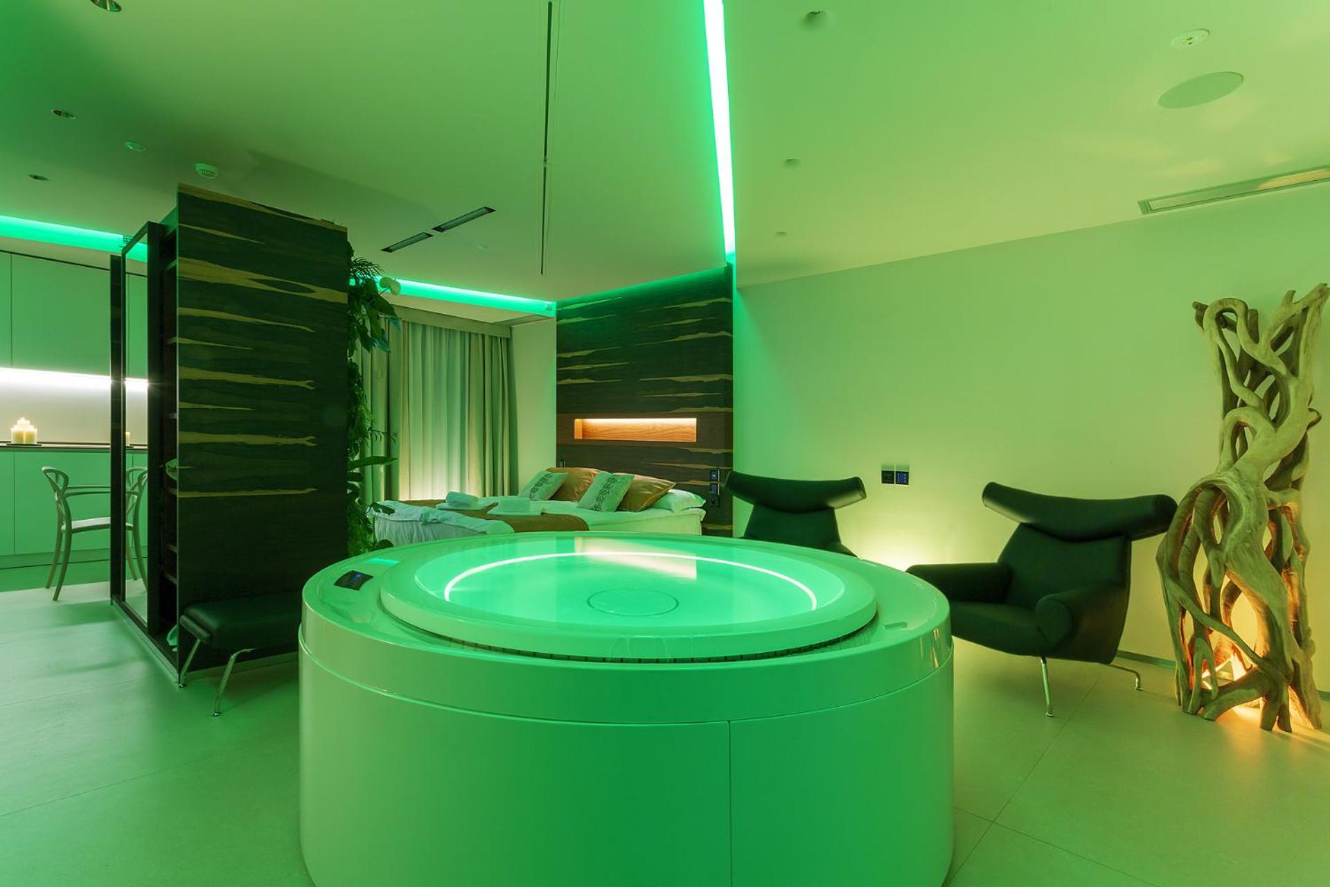 King Suite with Spa Bath and Sauna - Photo 22