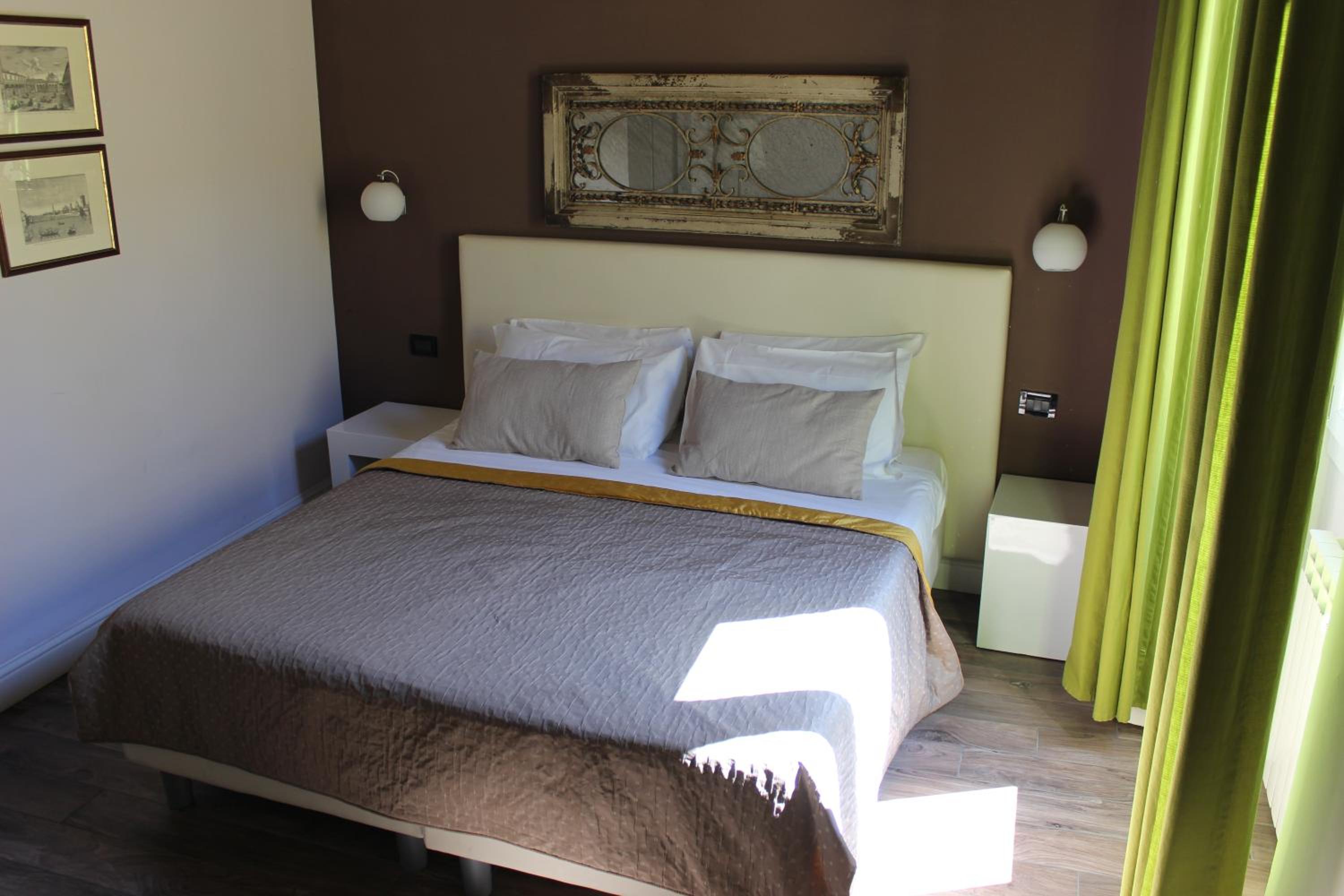 Deluxe Queen Room photo 3