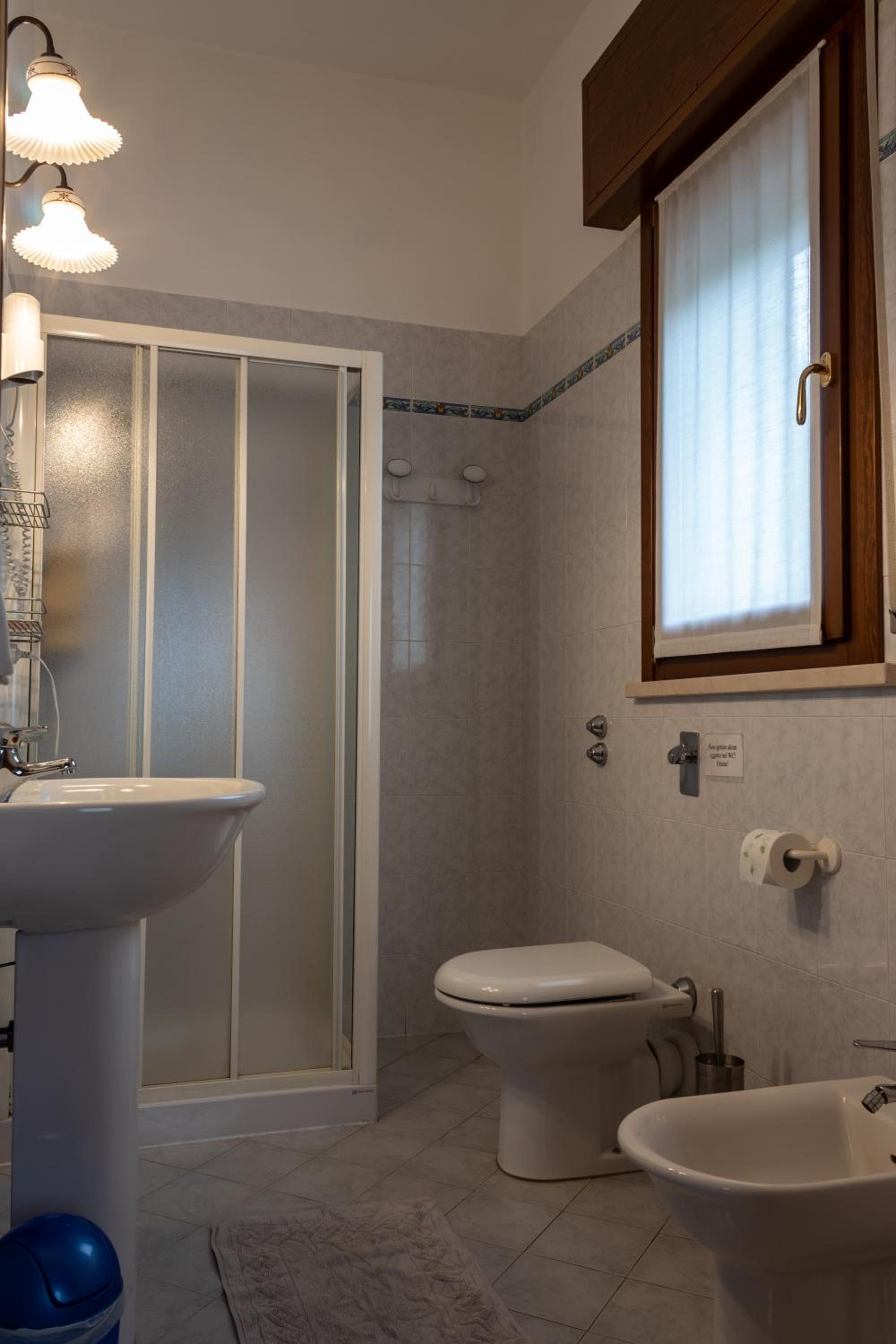 Double or Twin Room with Bathroom photo 2