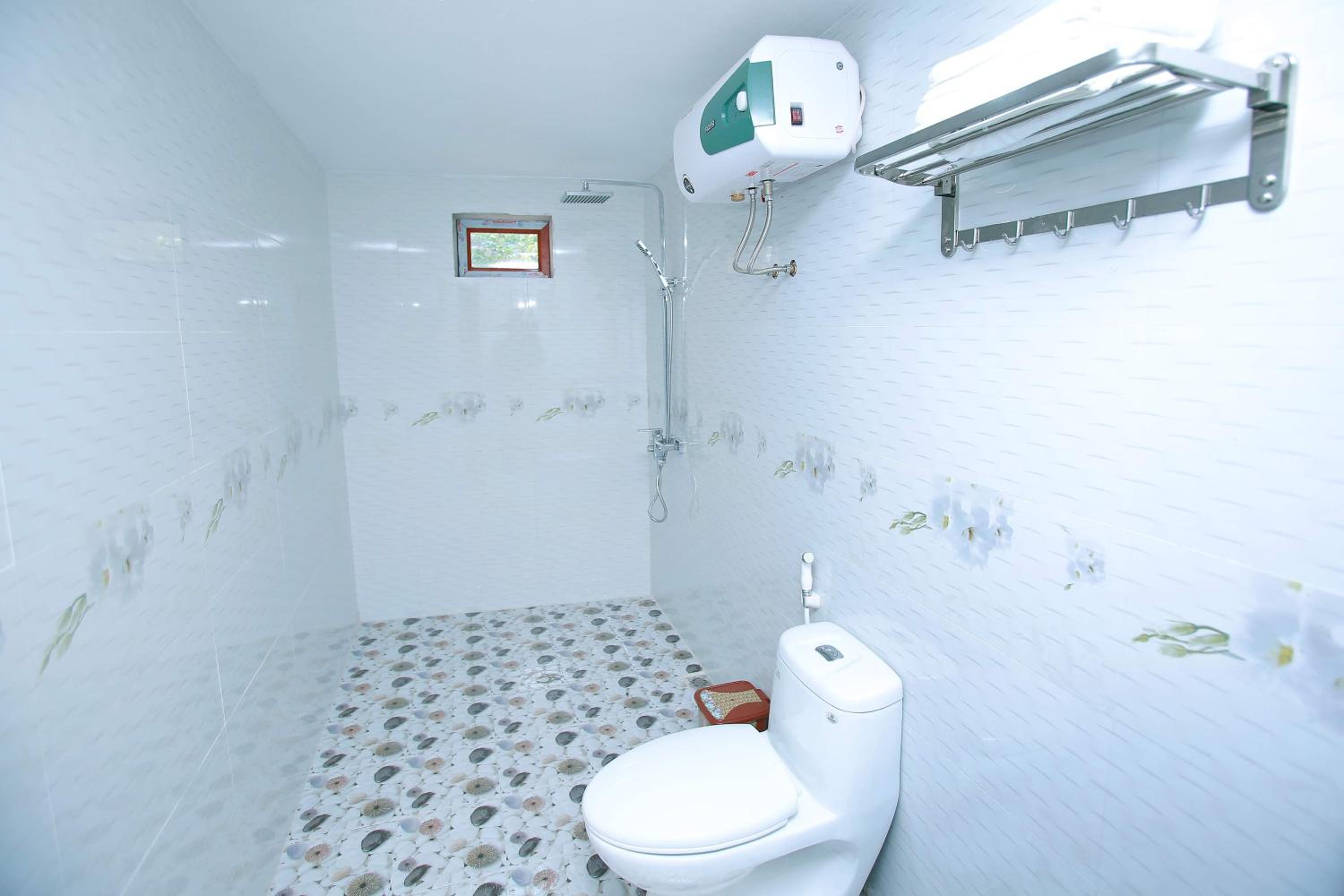 Double Room with Balcony - Photo 6