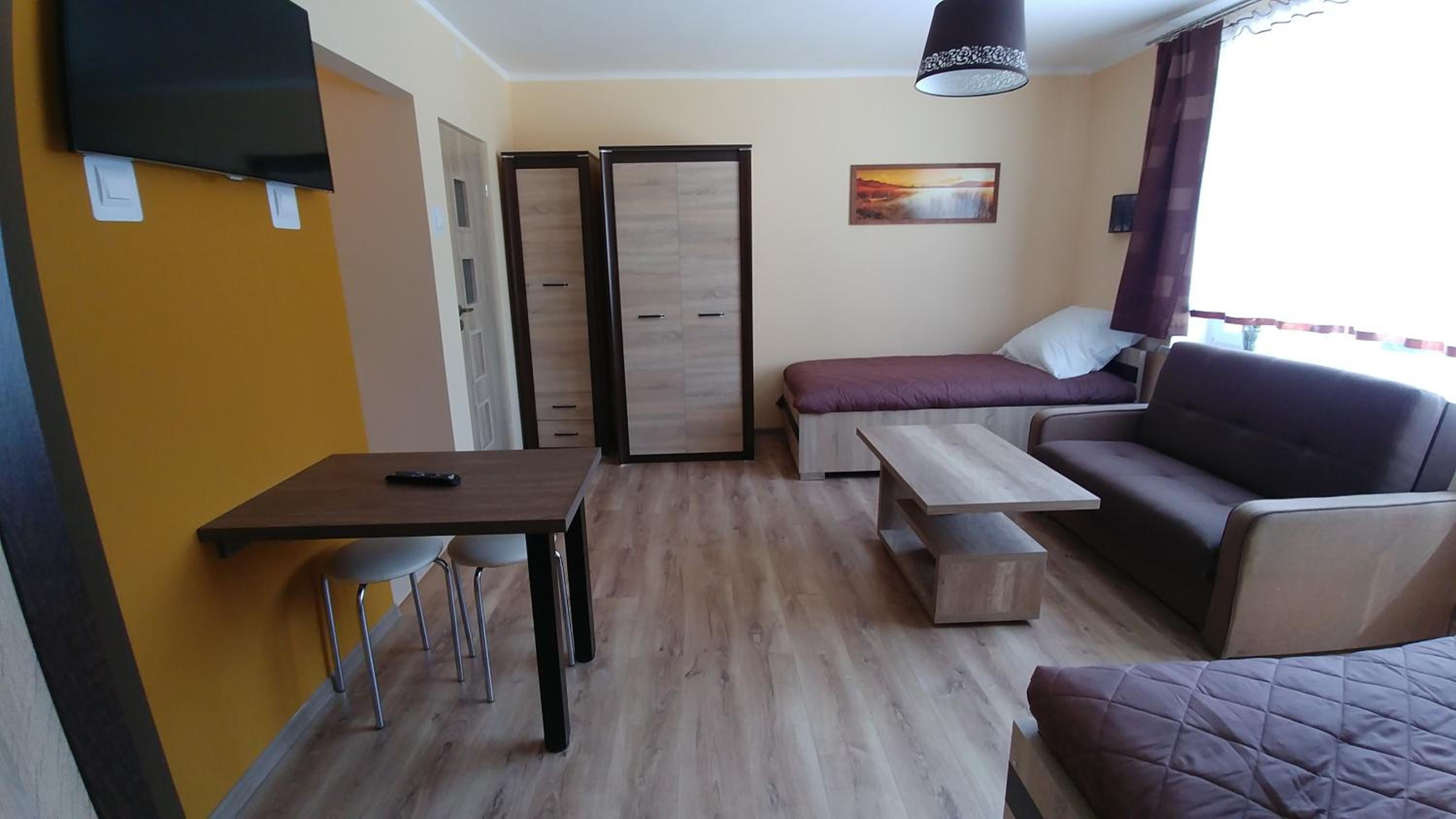 One-Bedroom Apartment - Photo 8