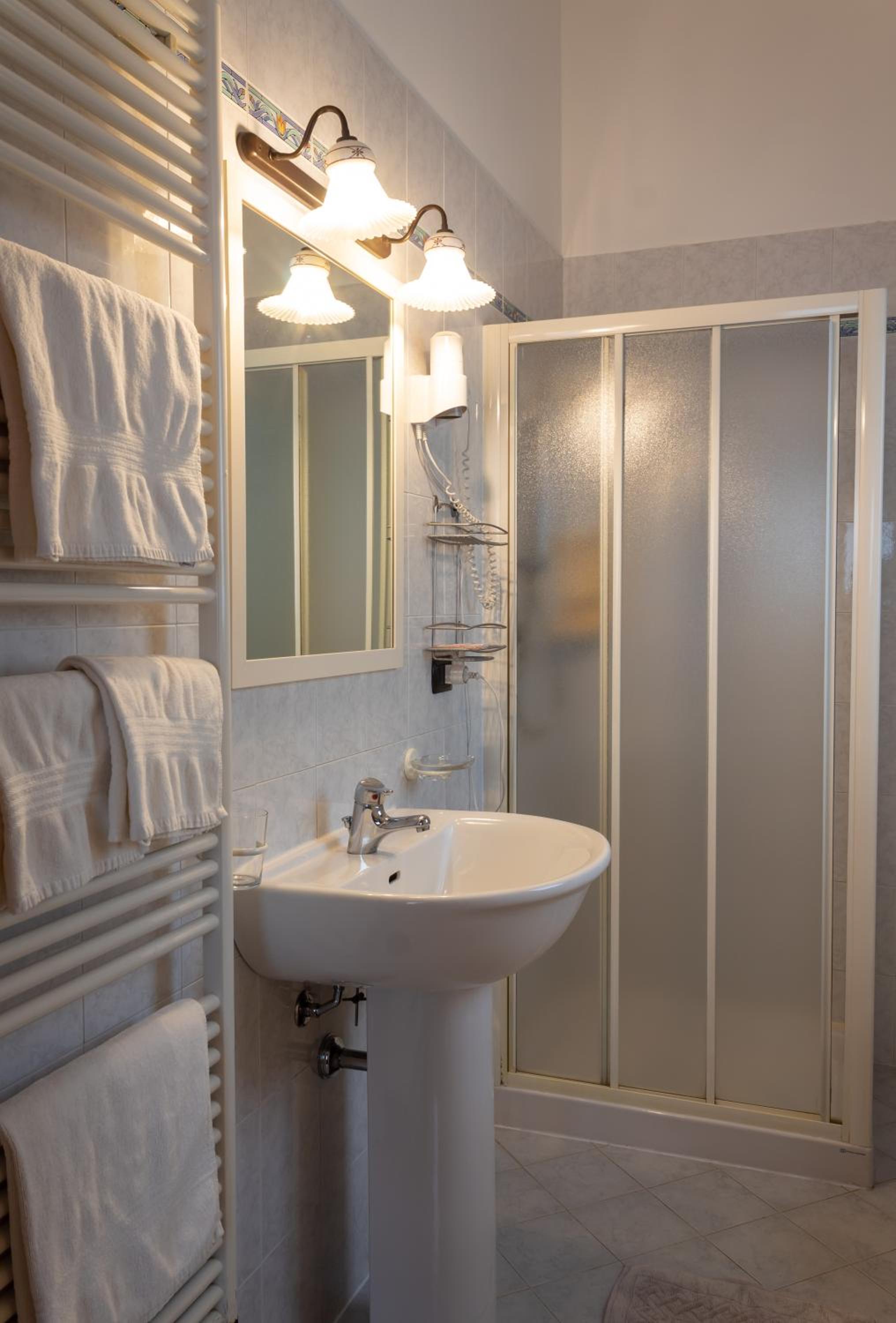 Double or Twin Room with Bathroom photo 3