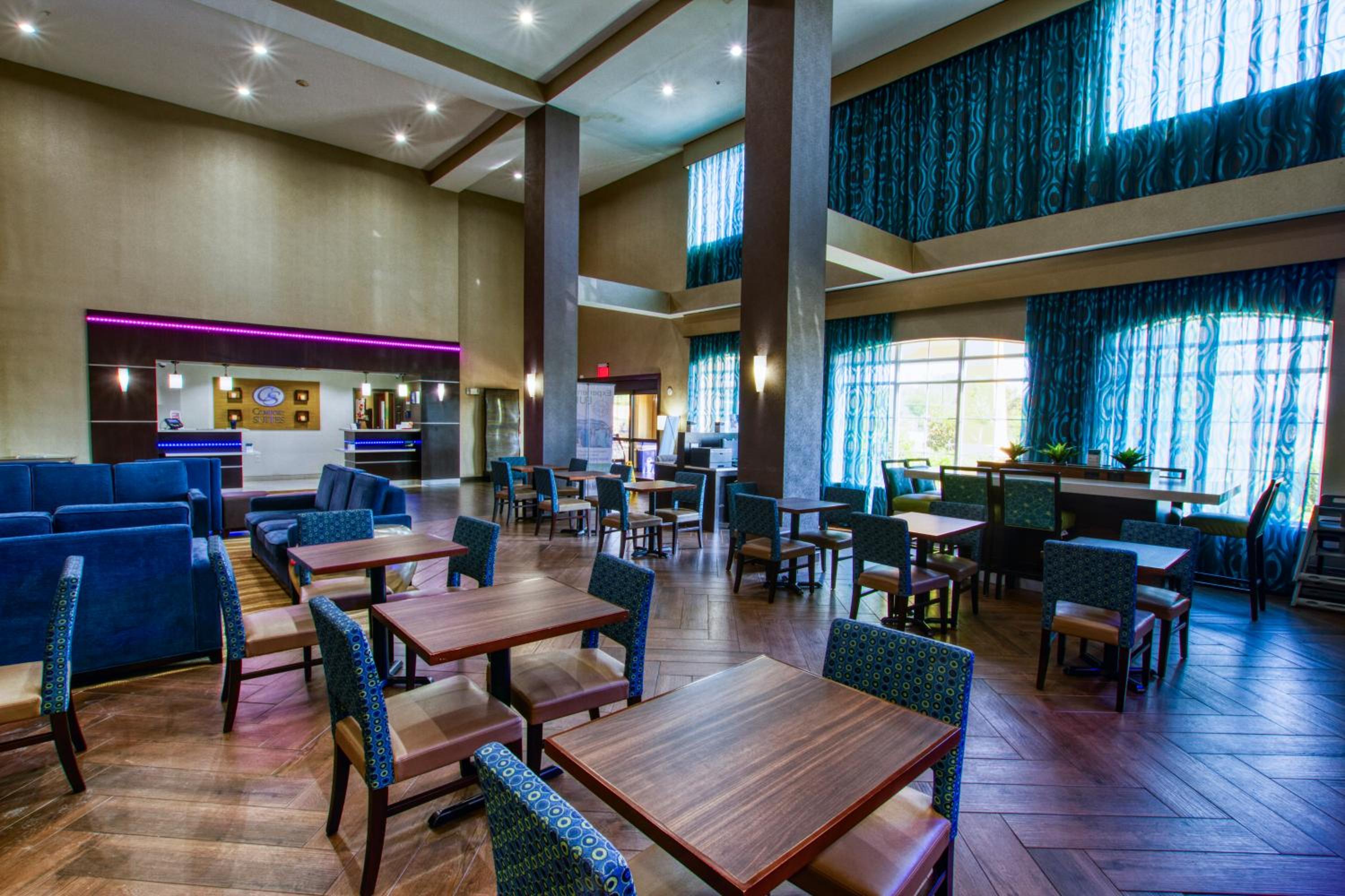 King Suite - Non-Smoking - Photo 2