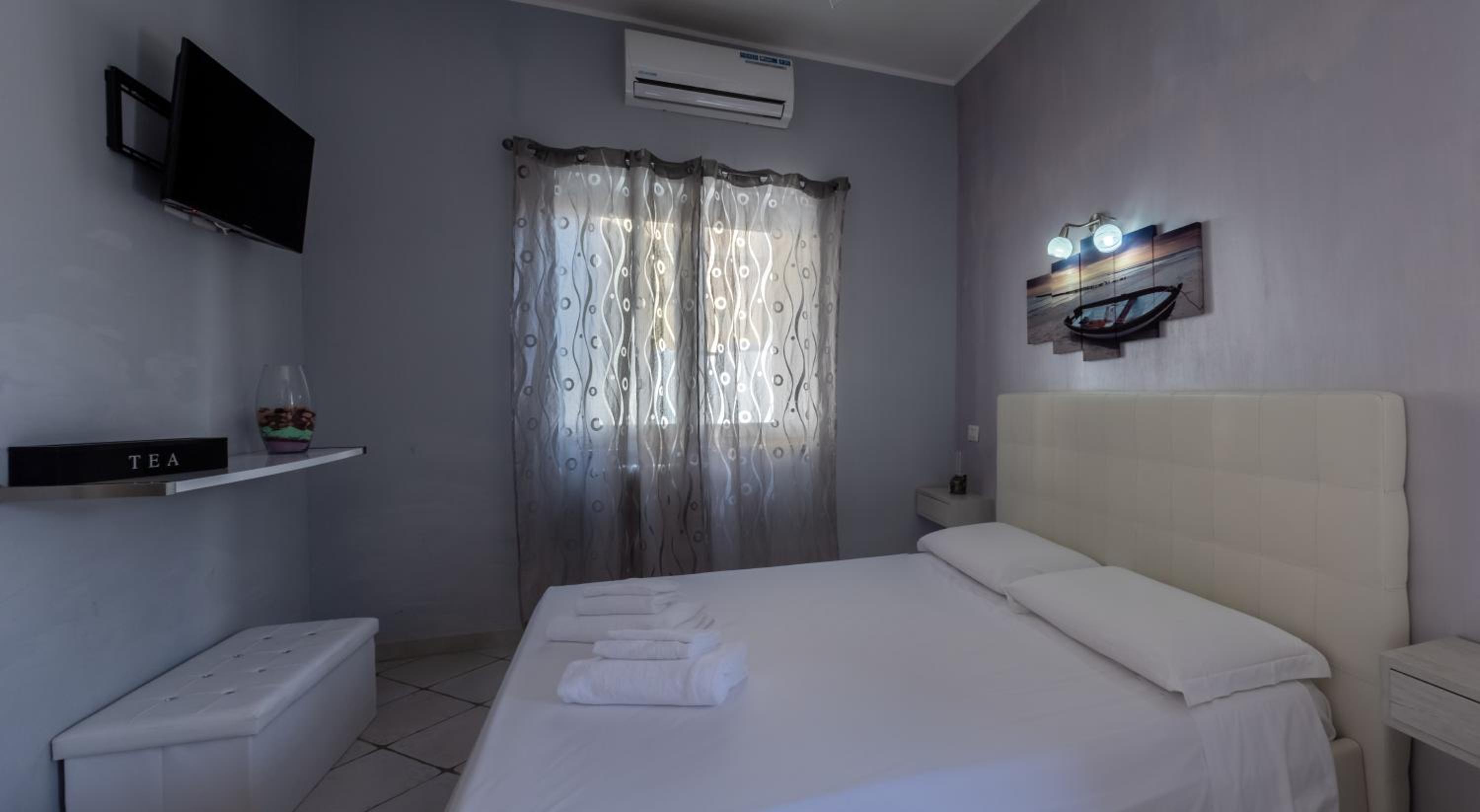 Double Room with Private Garden photo 1