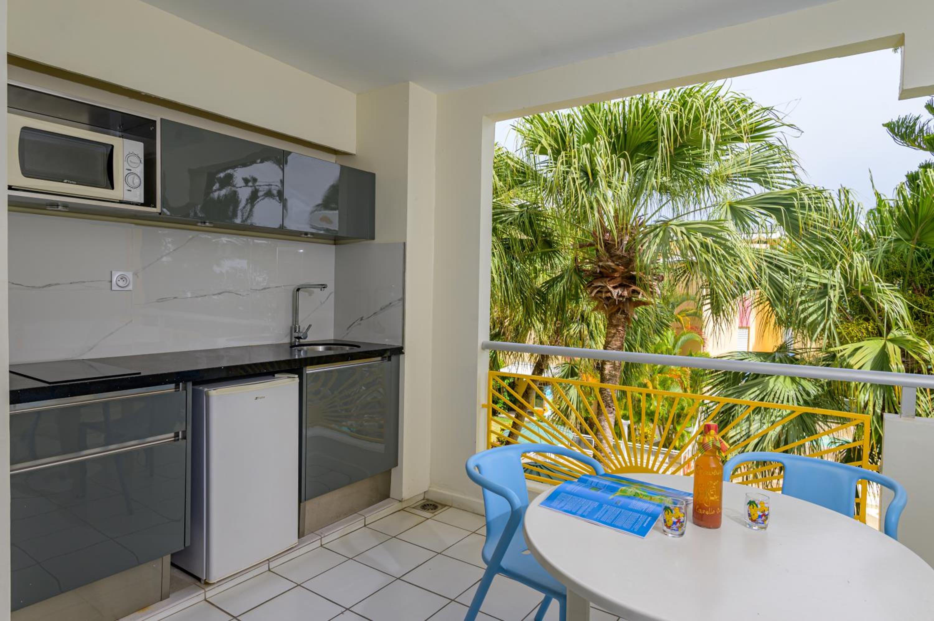 Two-Bedroom Suite (6 Adults max.) - Photo 2