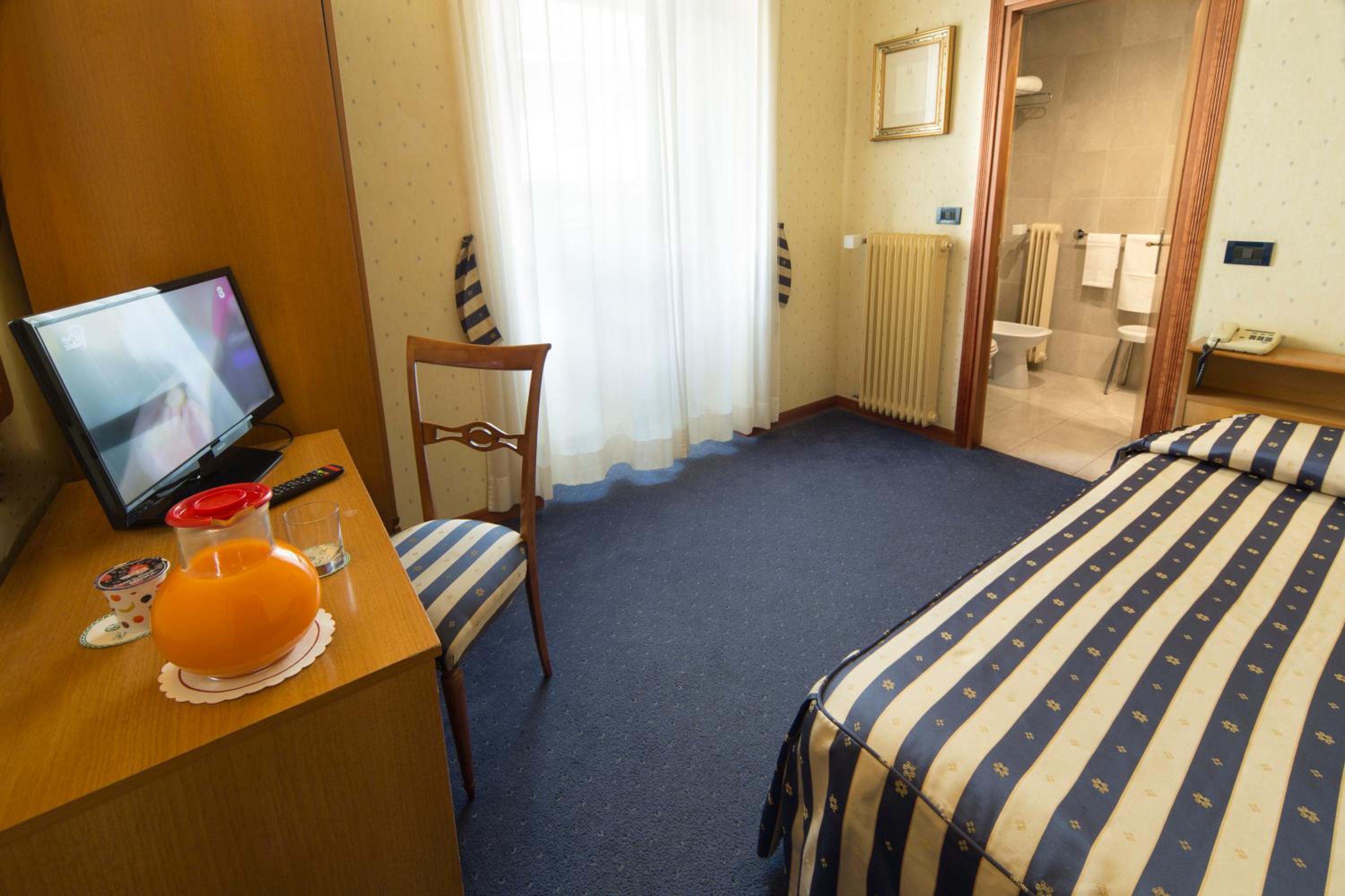 Single Room photo 2
