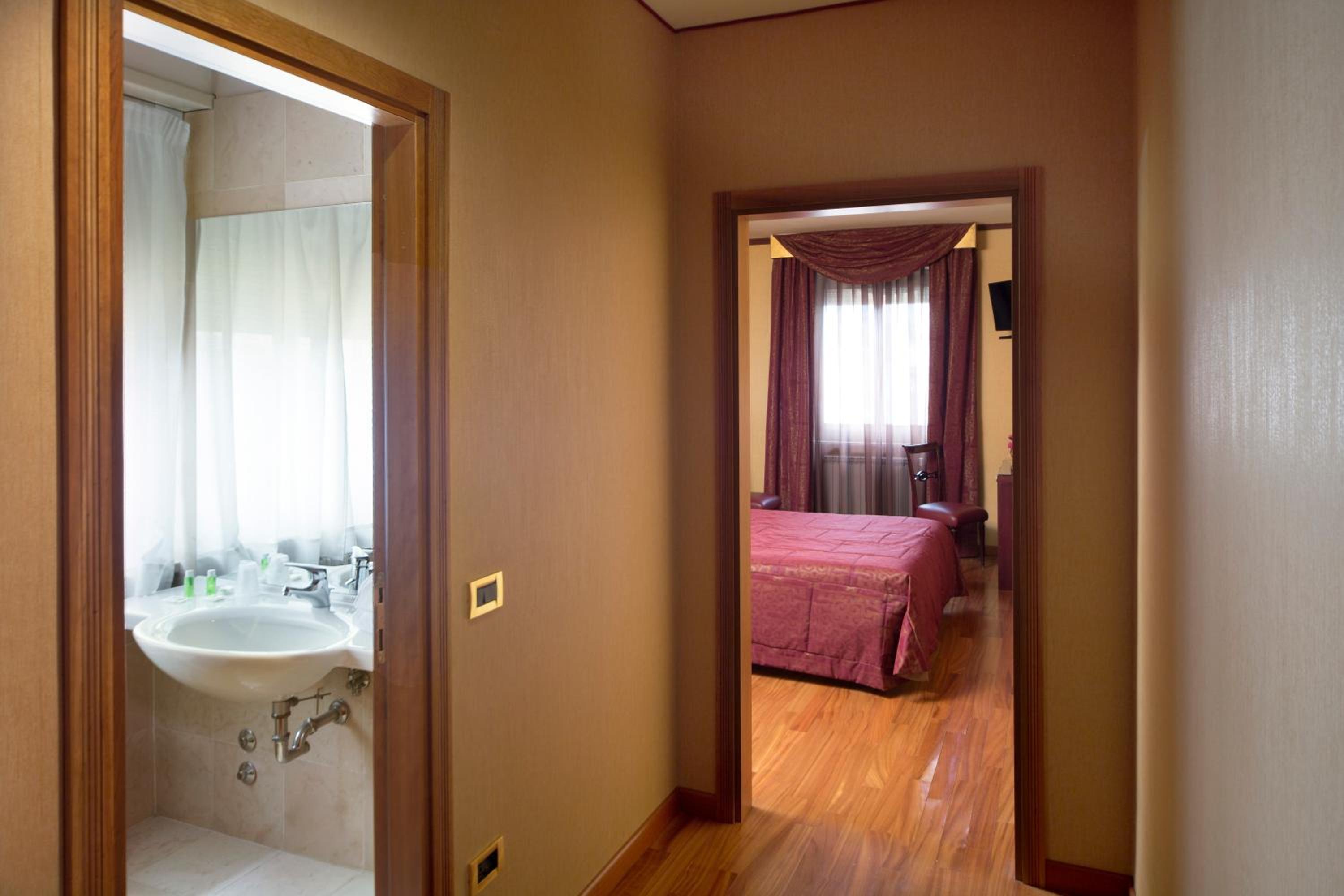 Deluxe Double Room photo 2
