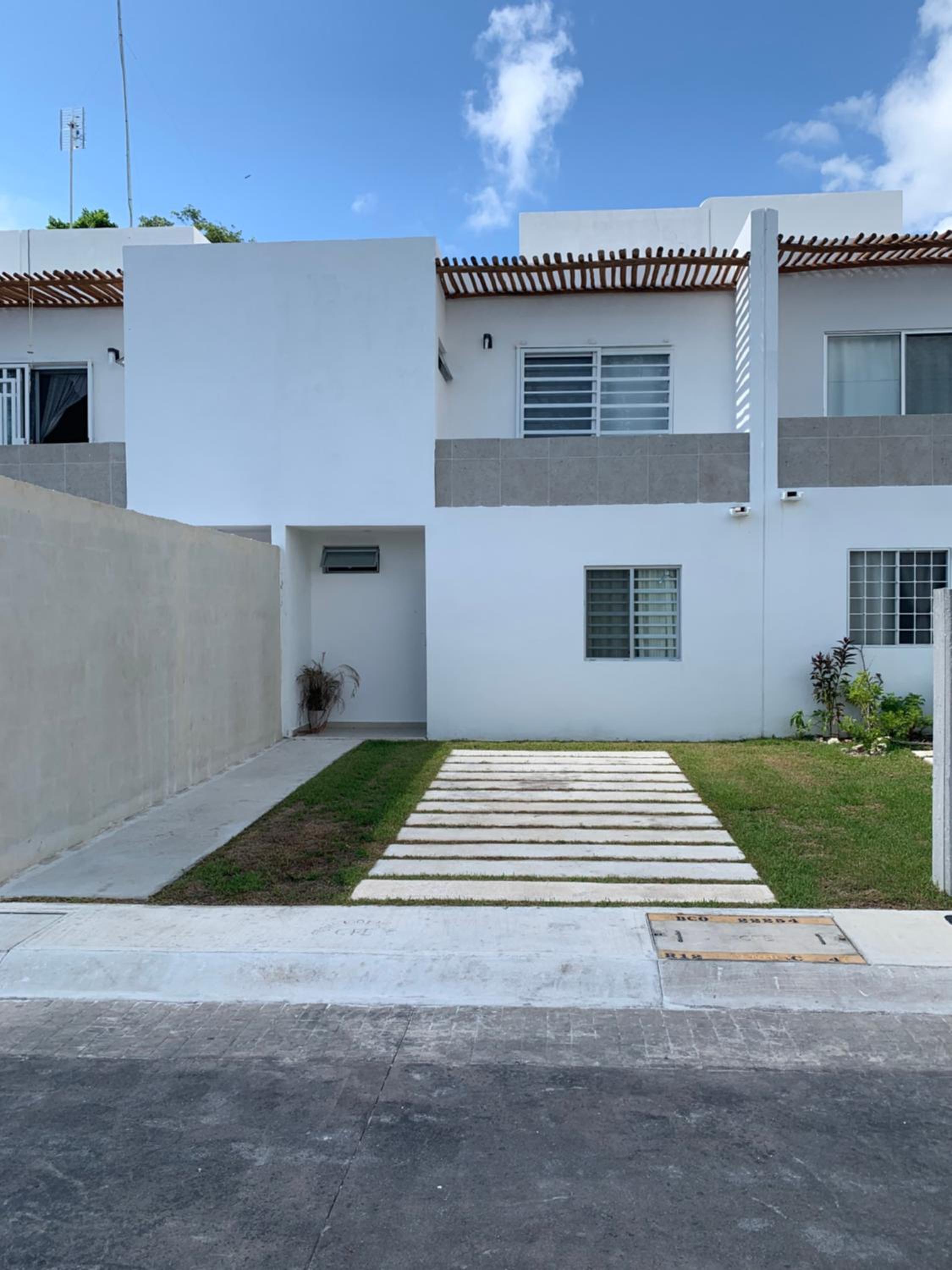 Four-Bedroom House photo 2