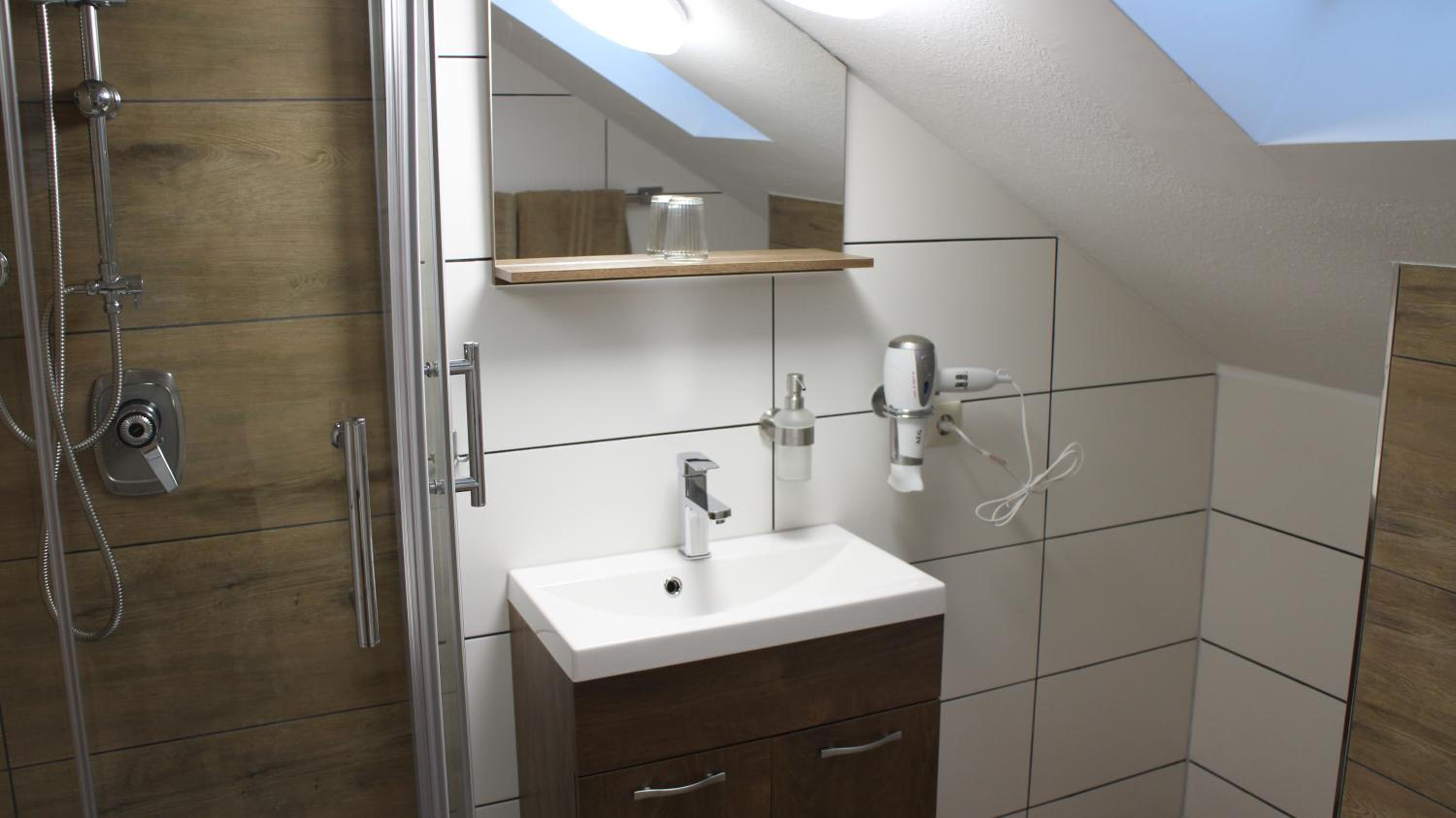 Double Room with Balcony - Photo 4