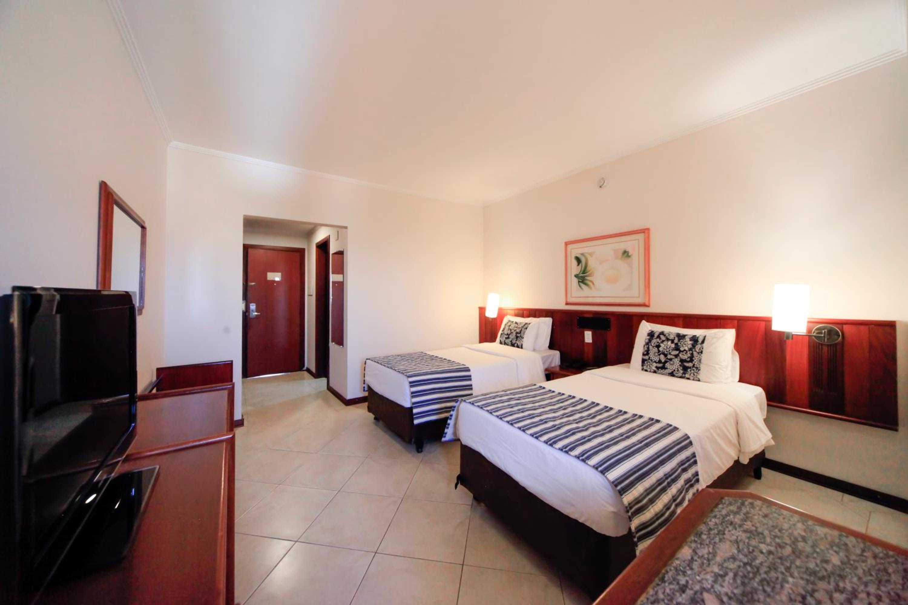 Deluxe Twin Room photo 3