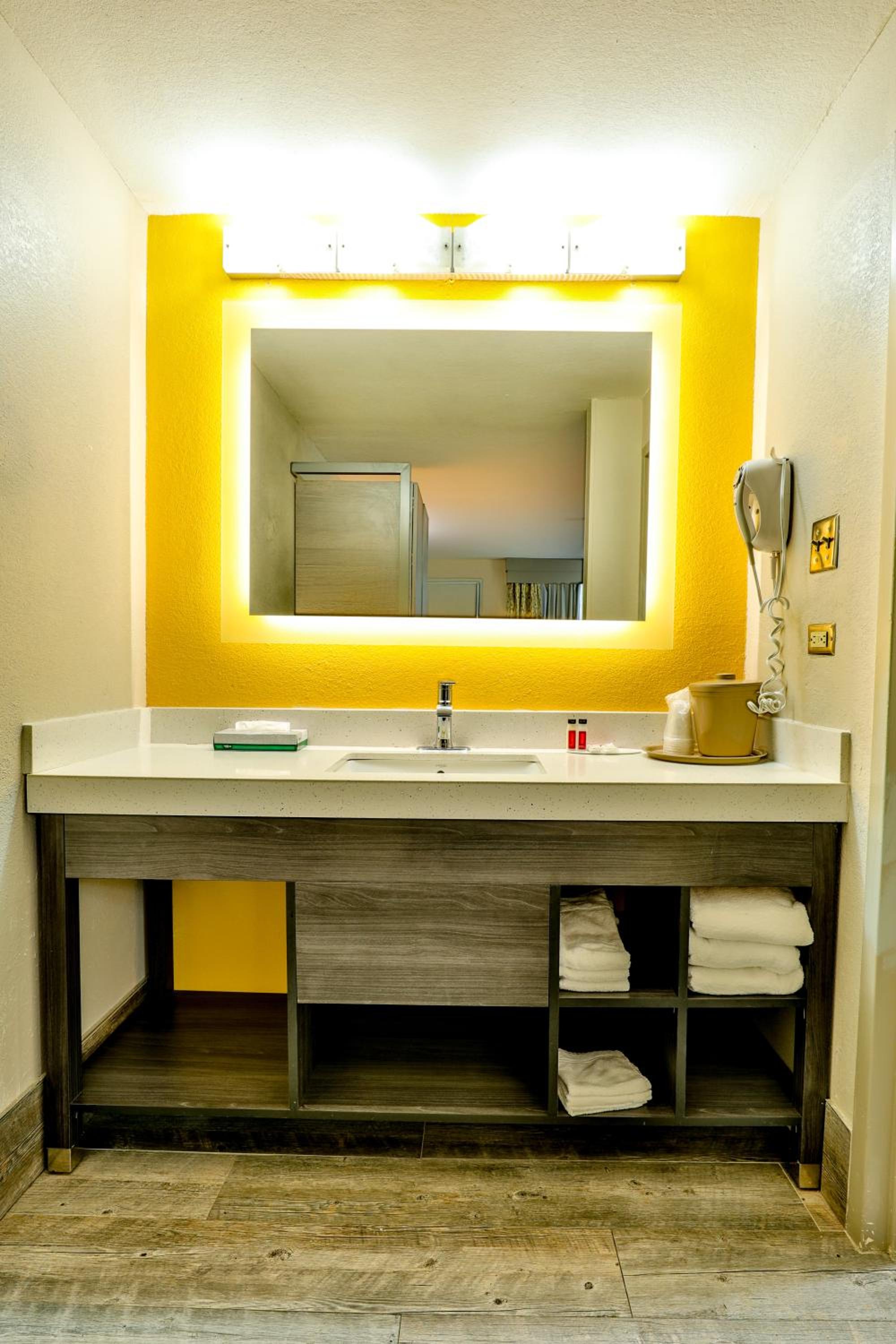 Double Room - Disability Access/Non-Smoking - Photo 12