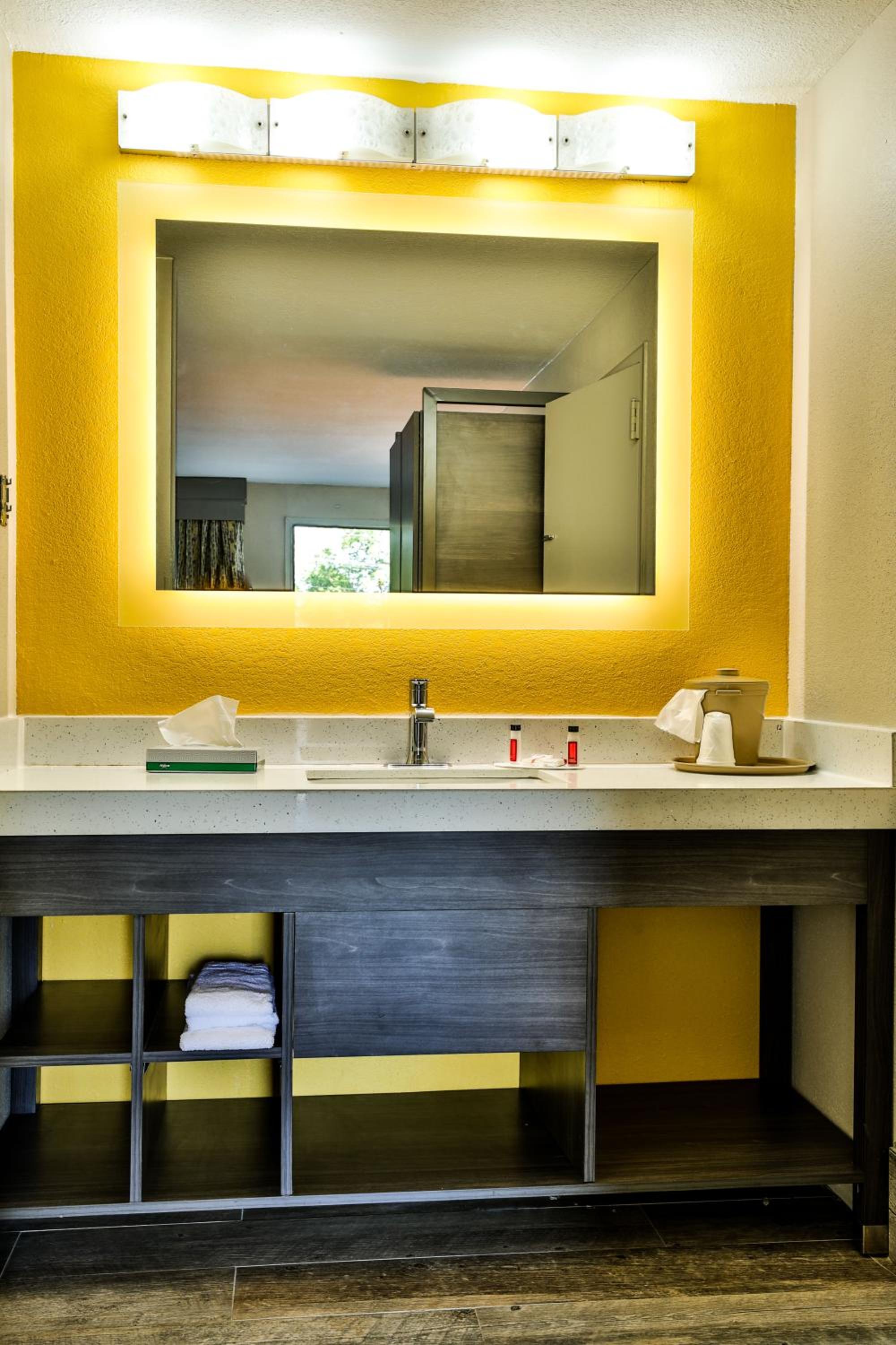 Double Room - Disability Access/Non-Smoking - Photo 6