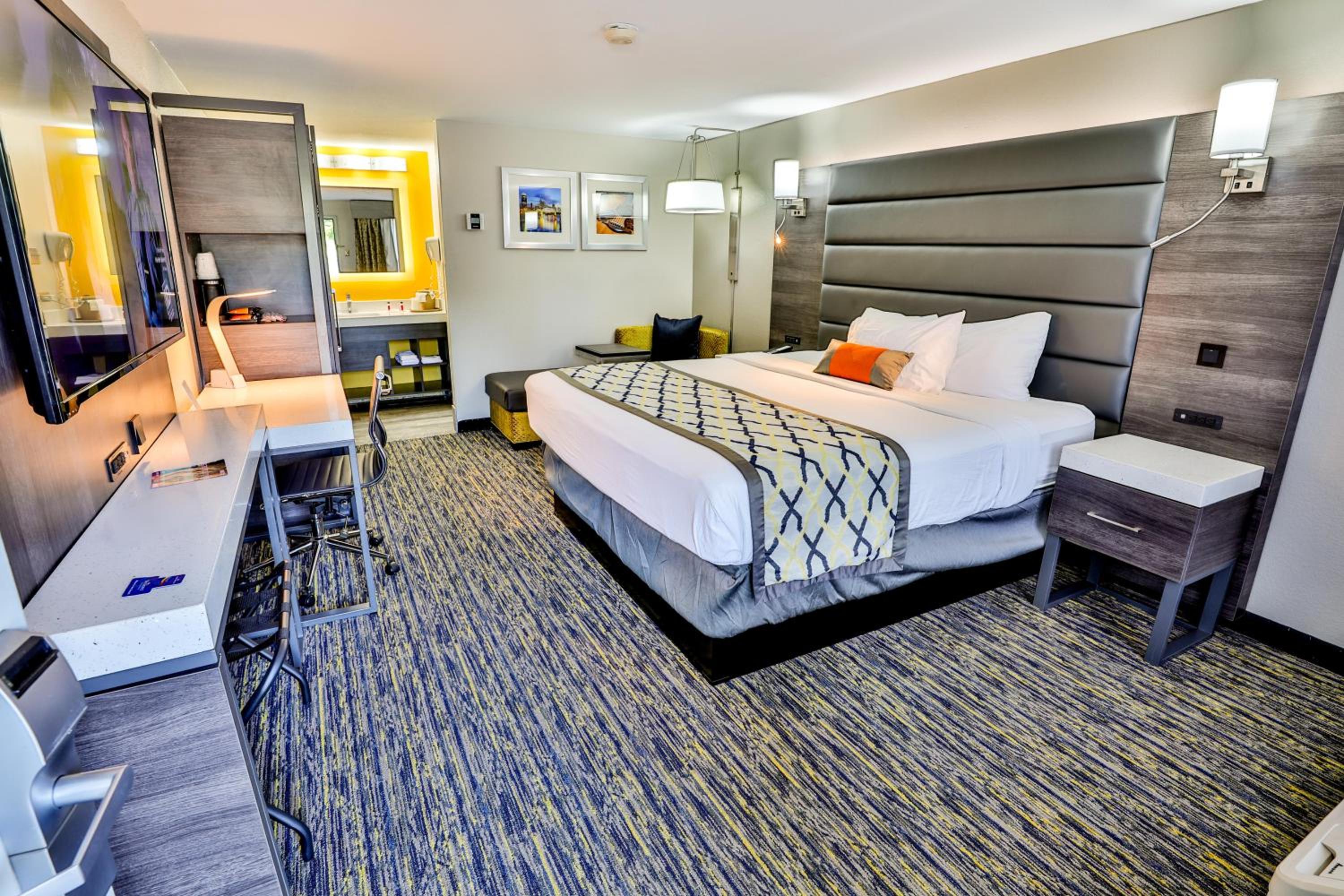 King Room - Disability Access - Non-Smoking - Photo 10