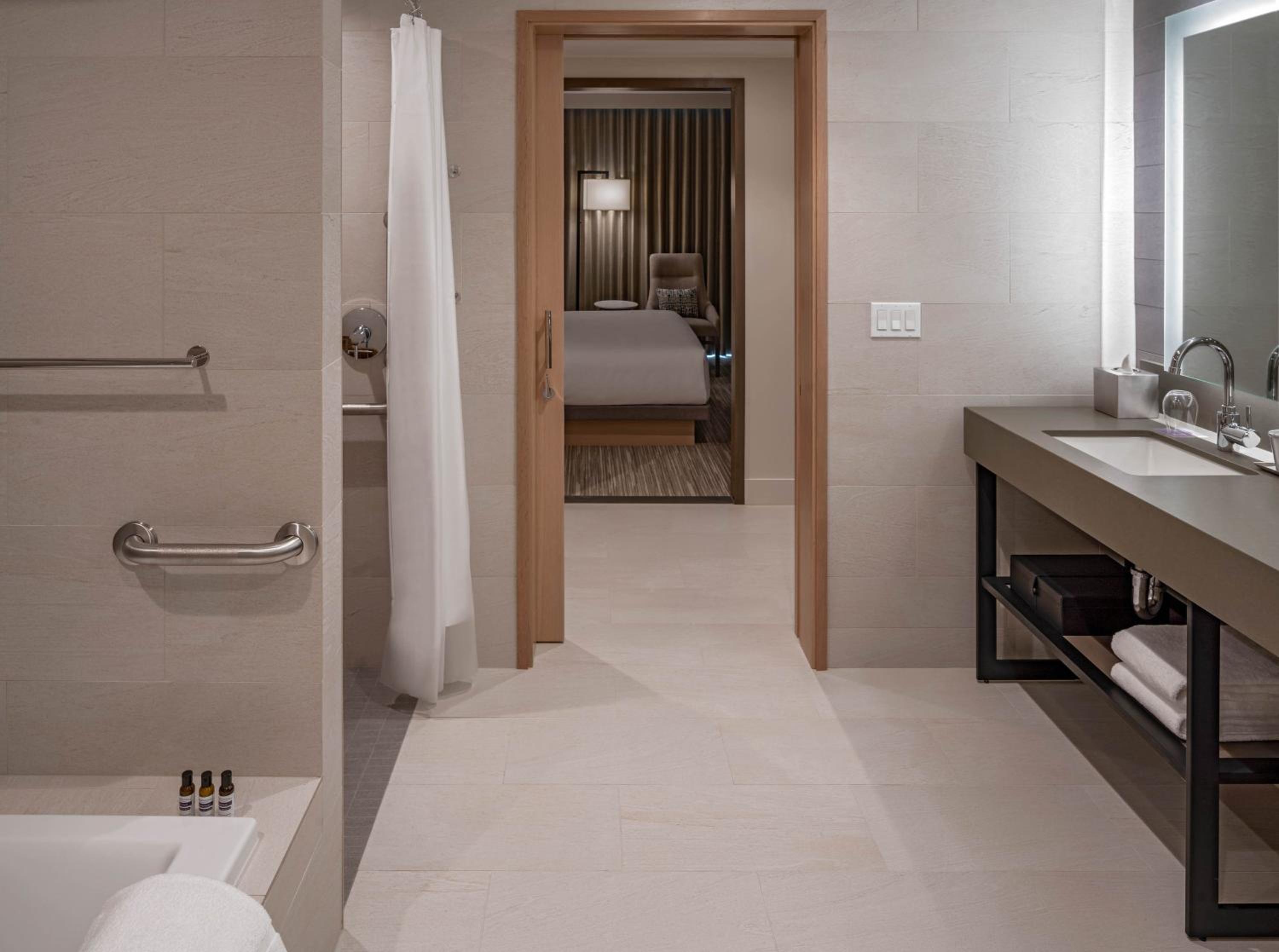 Standard Suite - Photo 2