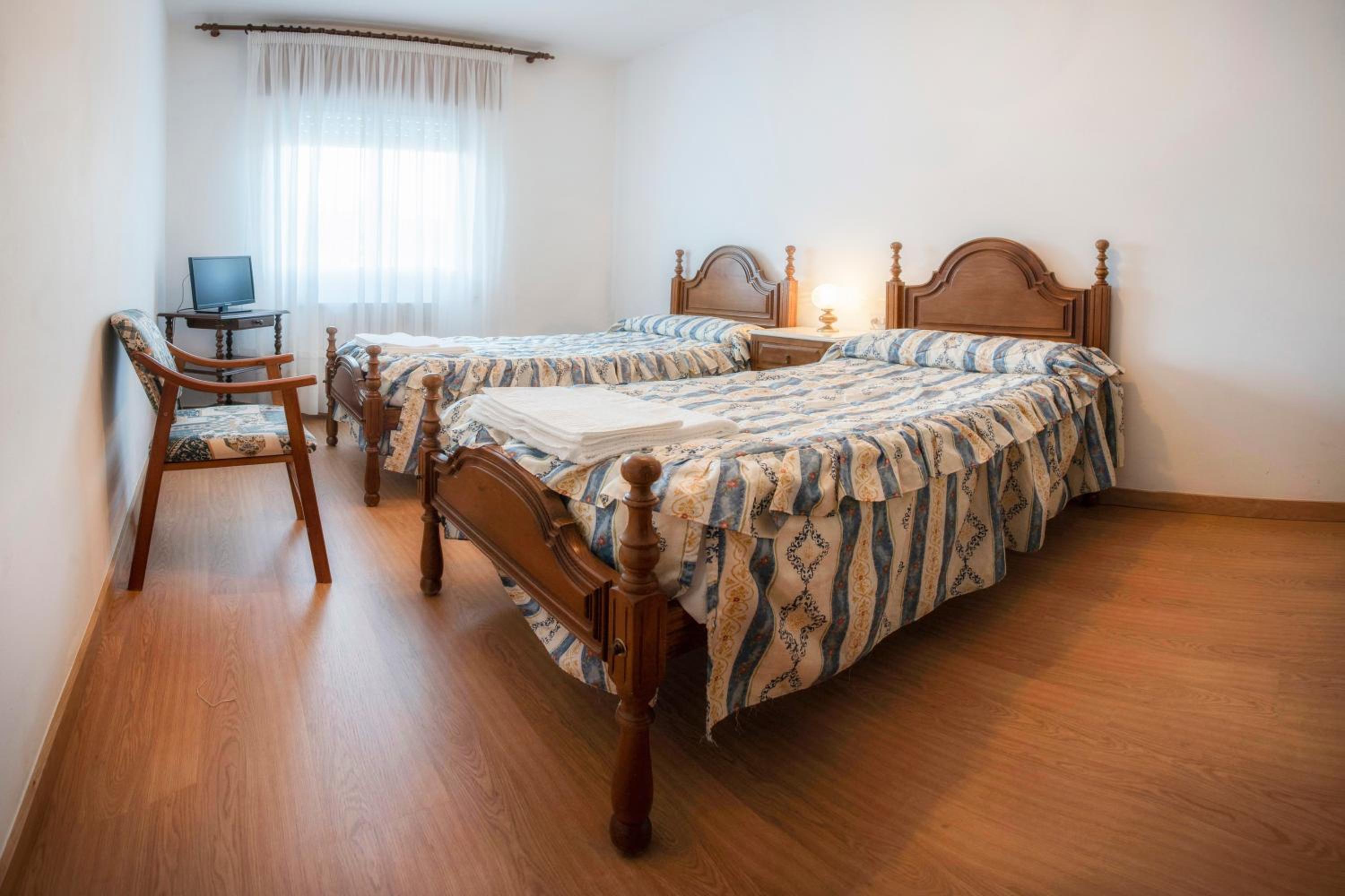Twin Room - Photo 2