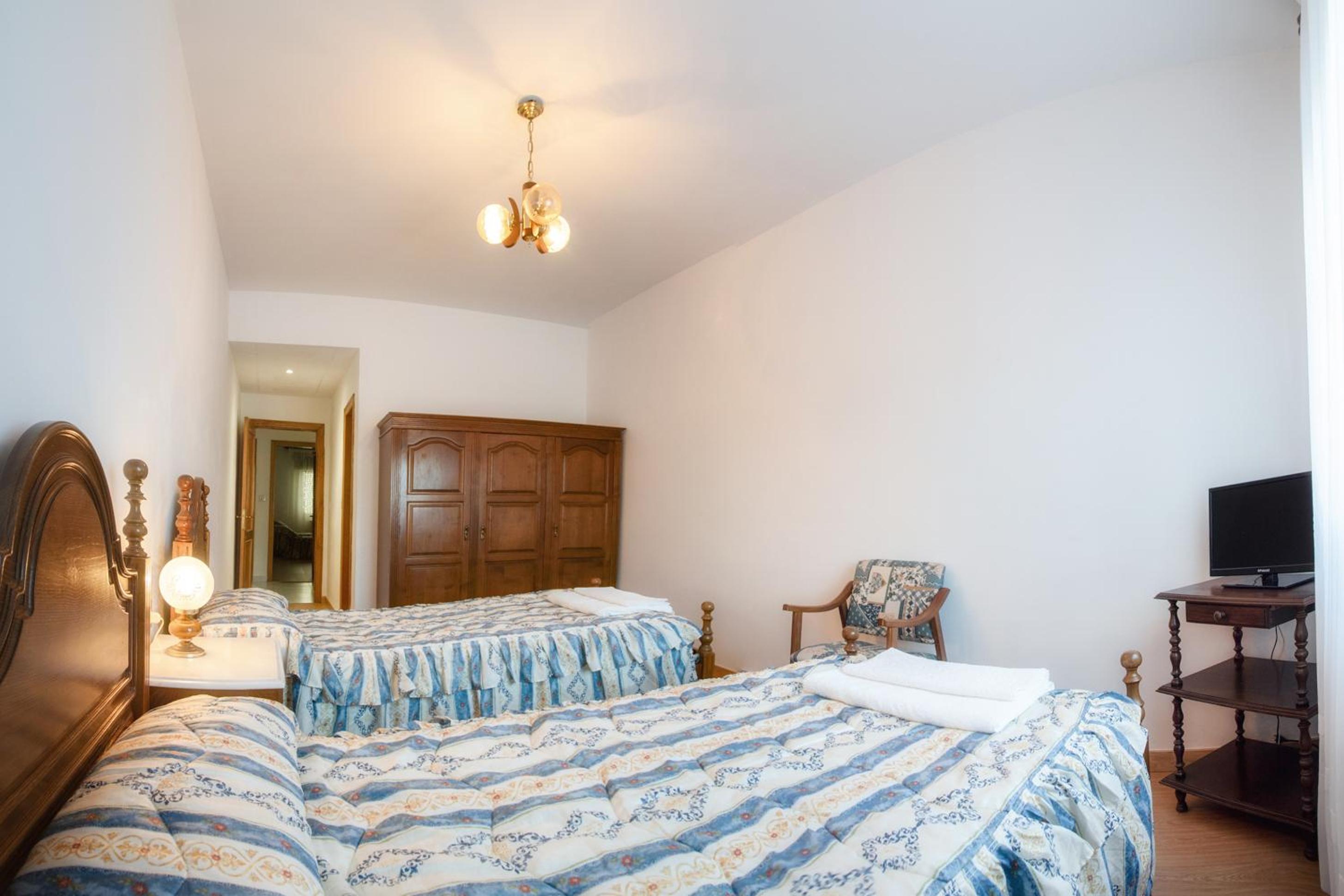 Twin Room - Photo 5