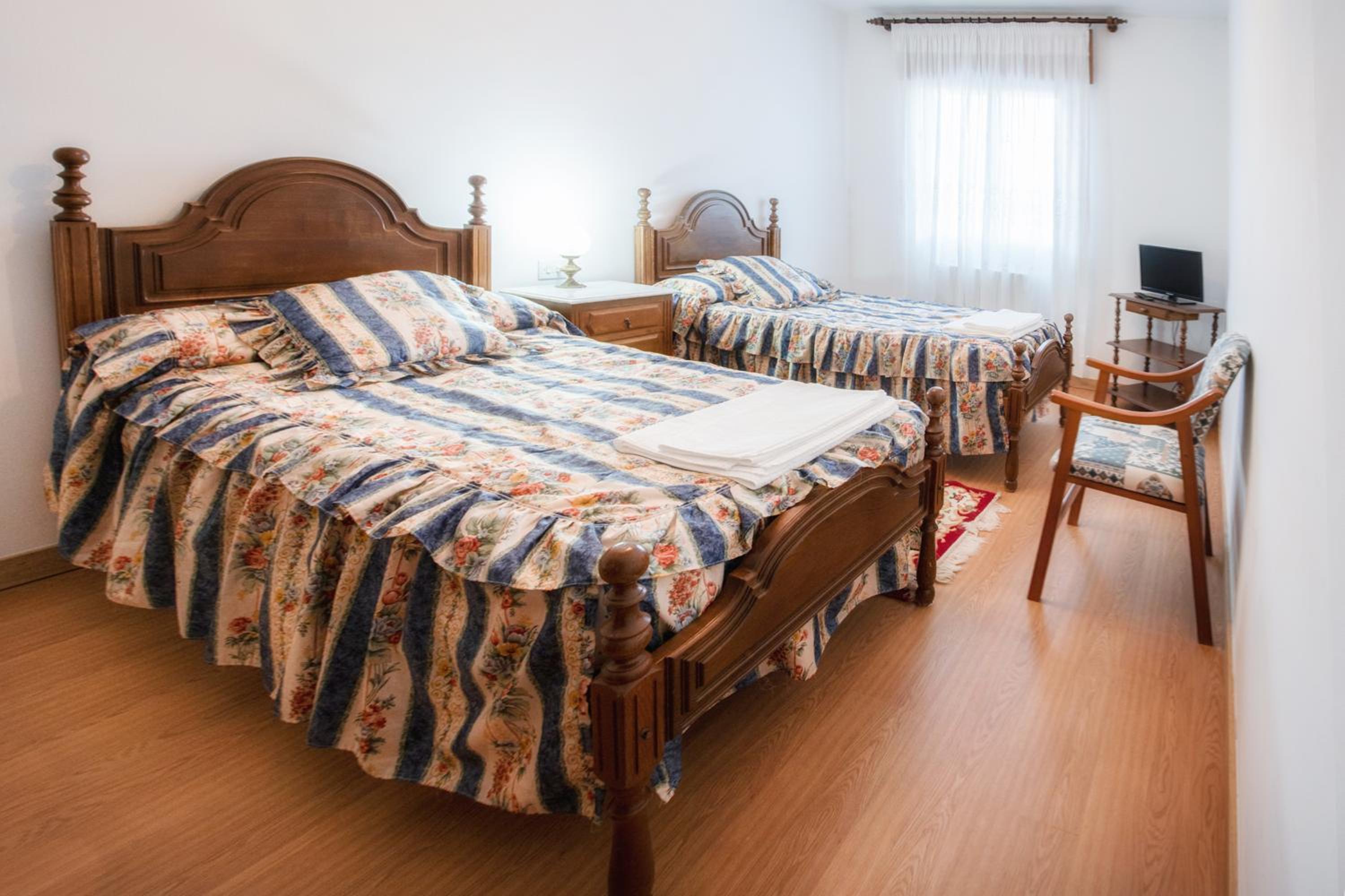 Twin Room - Photo 3