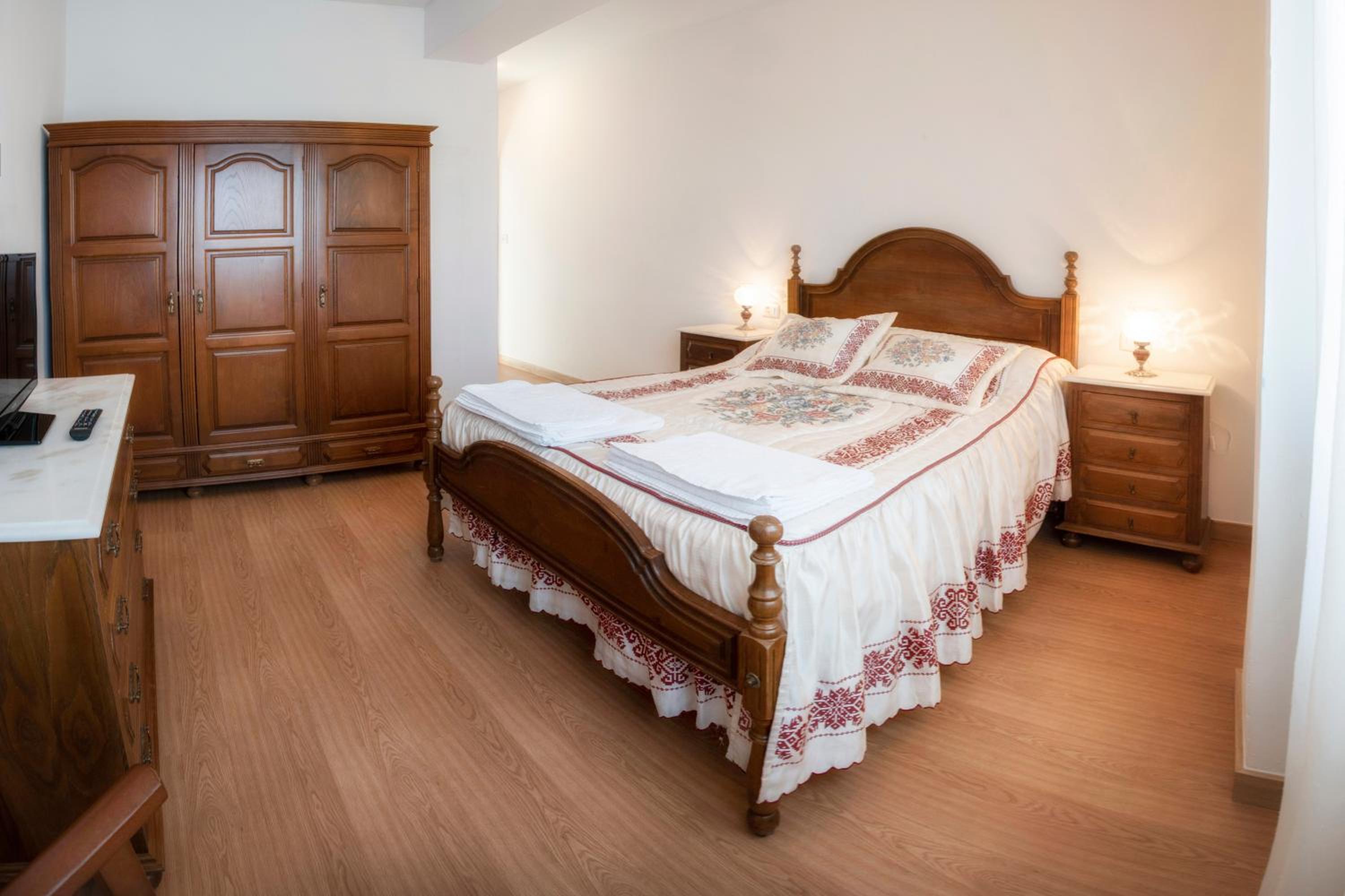 Double Room - Photo 3