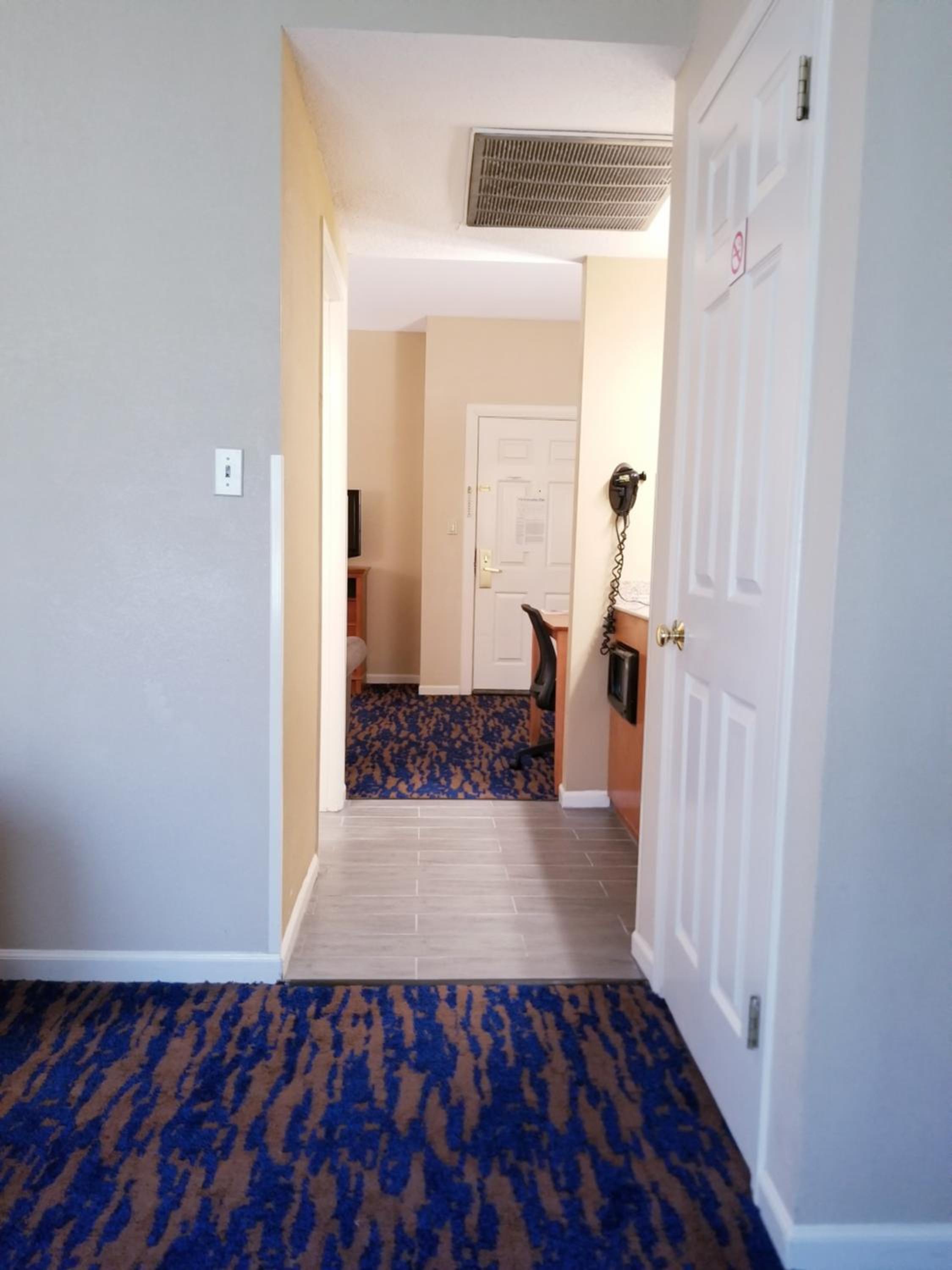King Studio Suite - Non-Smoking - Photo 9