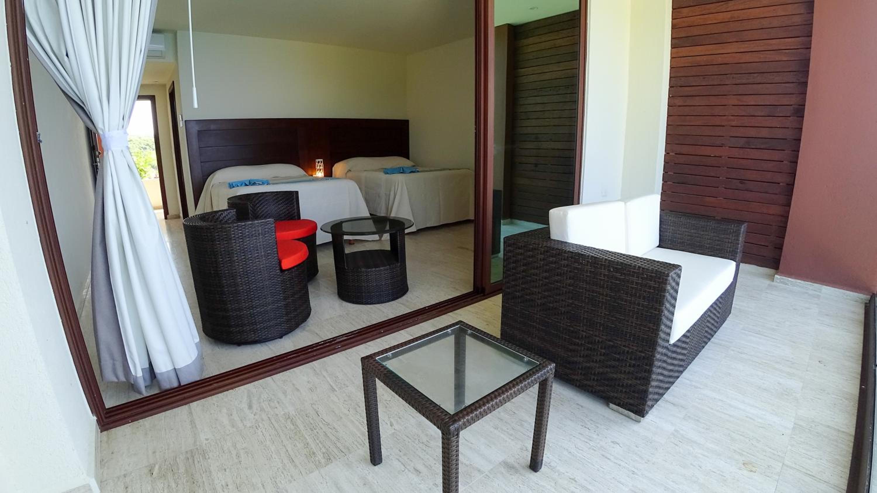 Queen Suite with Sea View - Photo 2