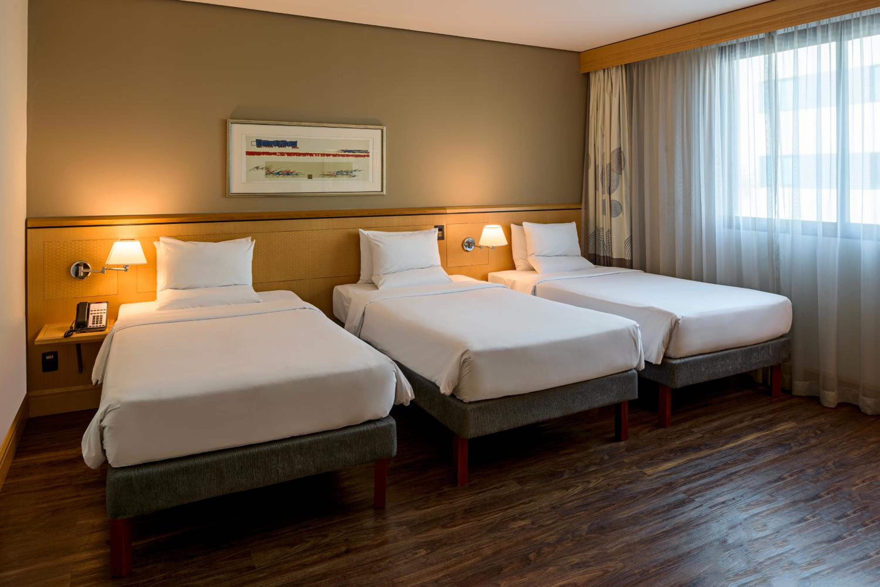 Standard Apartment with Three Single Beds - Photo 3
