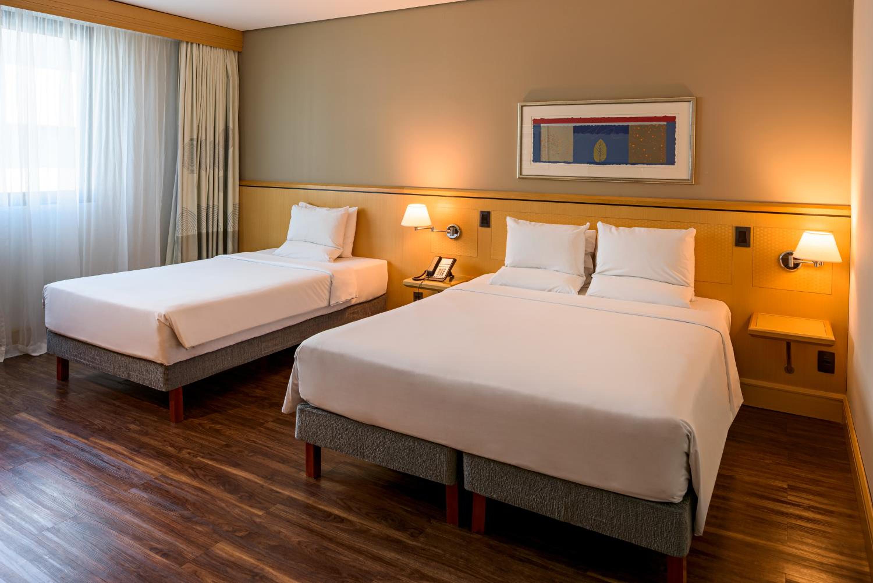 Standard Room with One Double Bed and One Single Bed - Photo 3