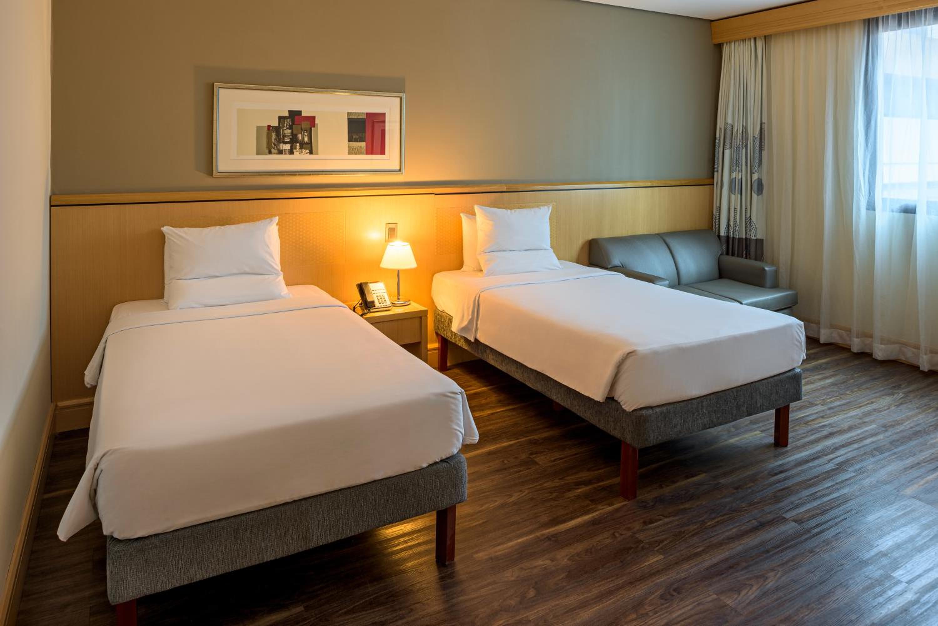 Standard Twin Room - Photo 2