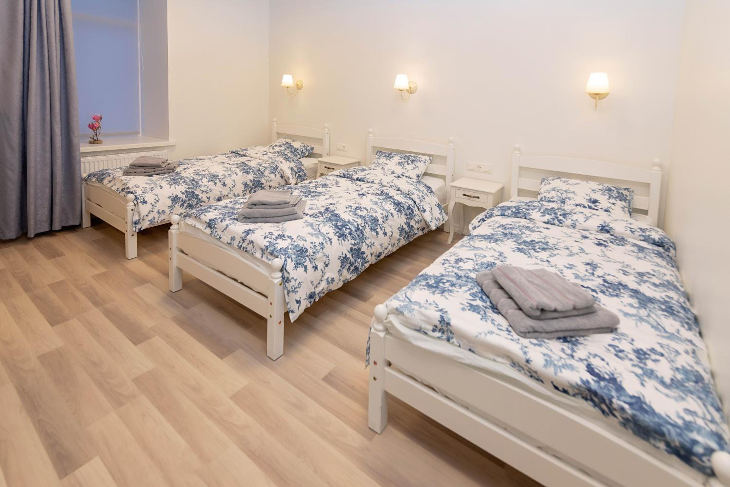 Quadruple Room - Disability Access photo 2