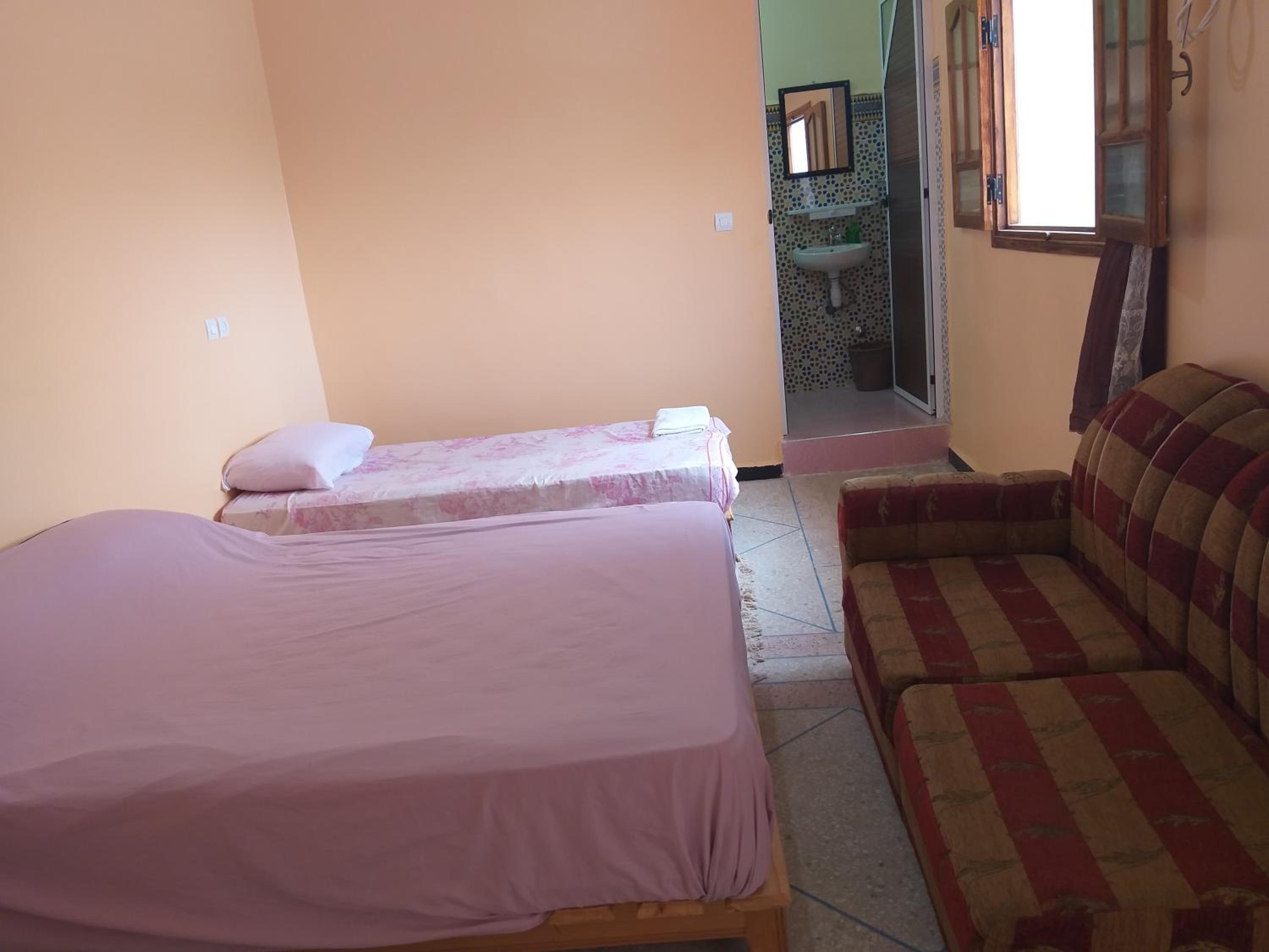 Quadruple Room with Mountain View - Photo 5