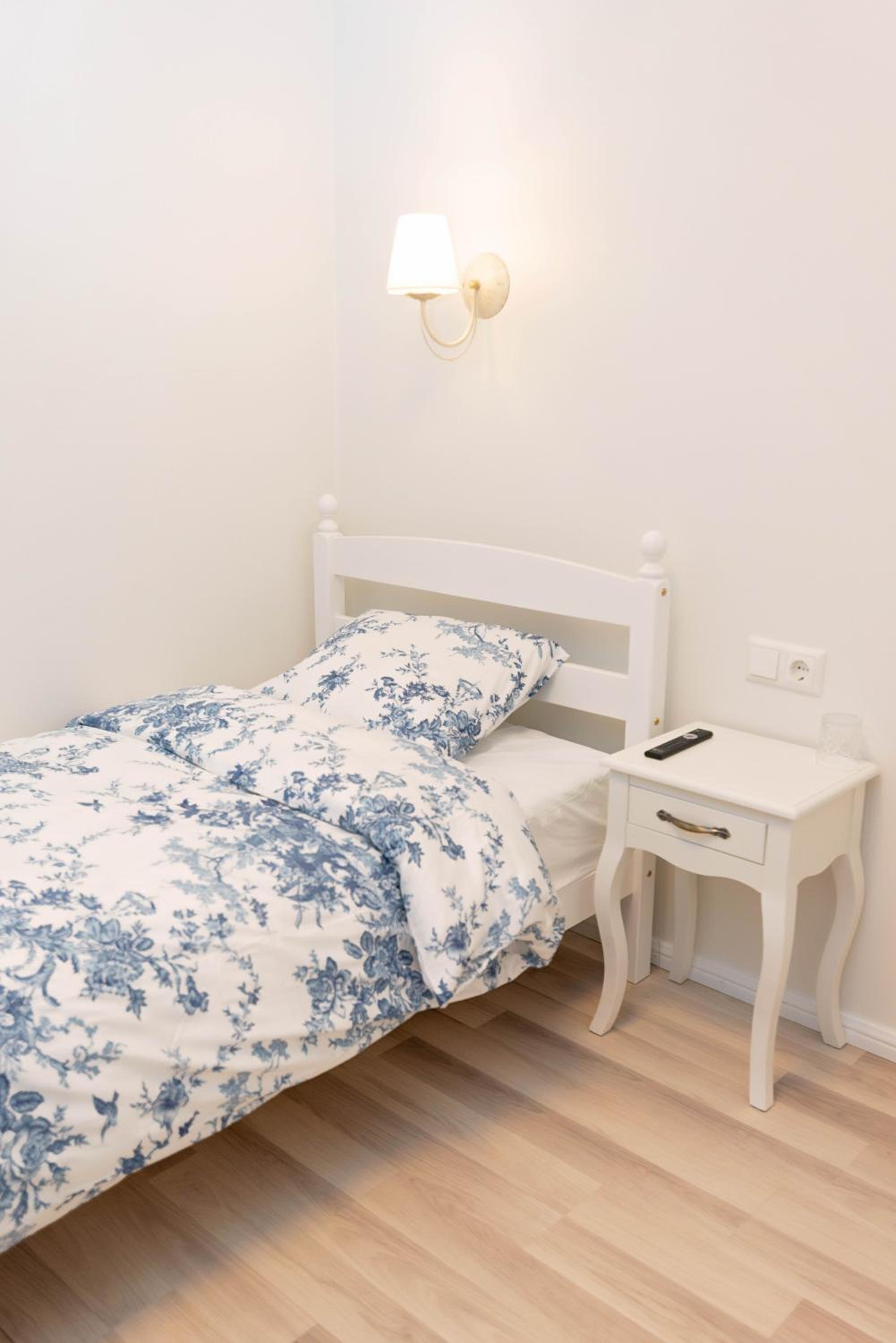 Apartment With Shared Bathroom photo 3
