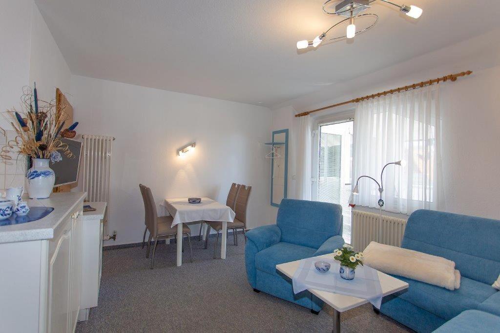 Apartment with Balcony photo 2