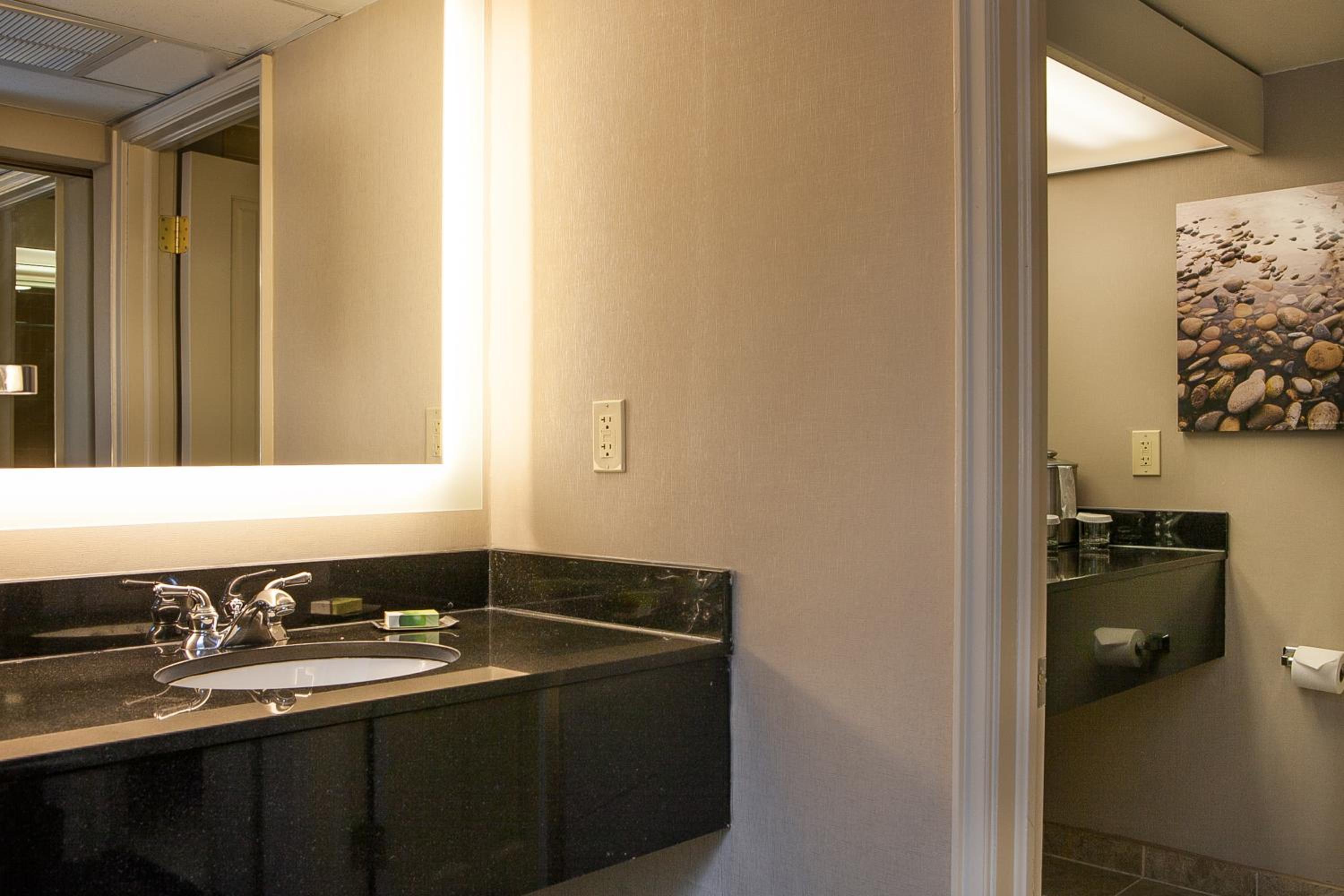 King Room with Bath Tub  - Photo 2