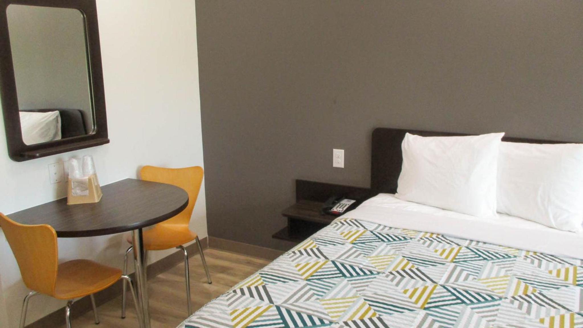 King Room - Disability Access - Non-Smoking - Photo 1