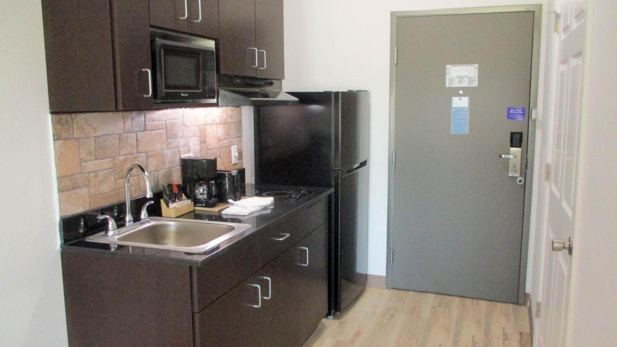 King Room - Disability Access - Non-Smoking - Photo 2