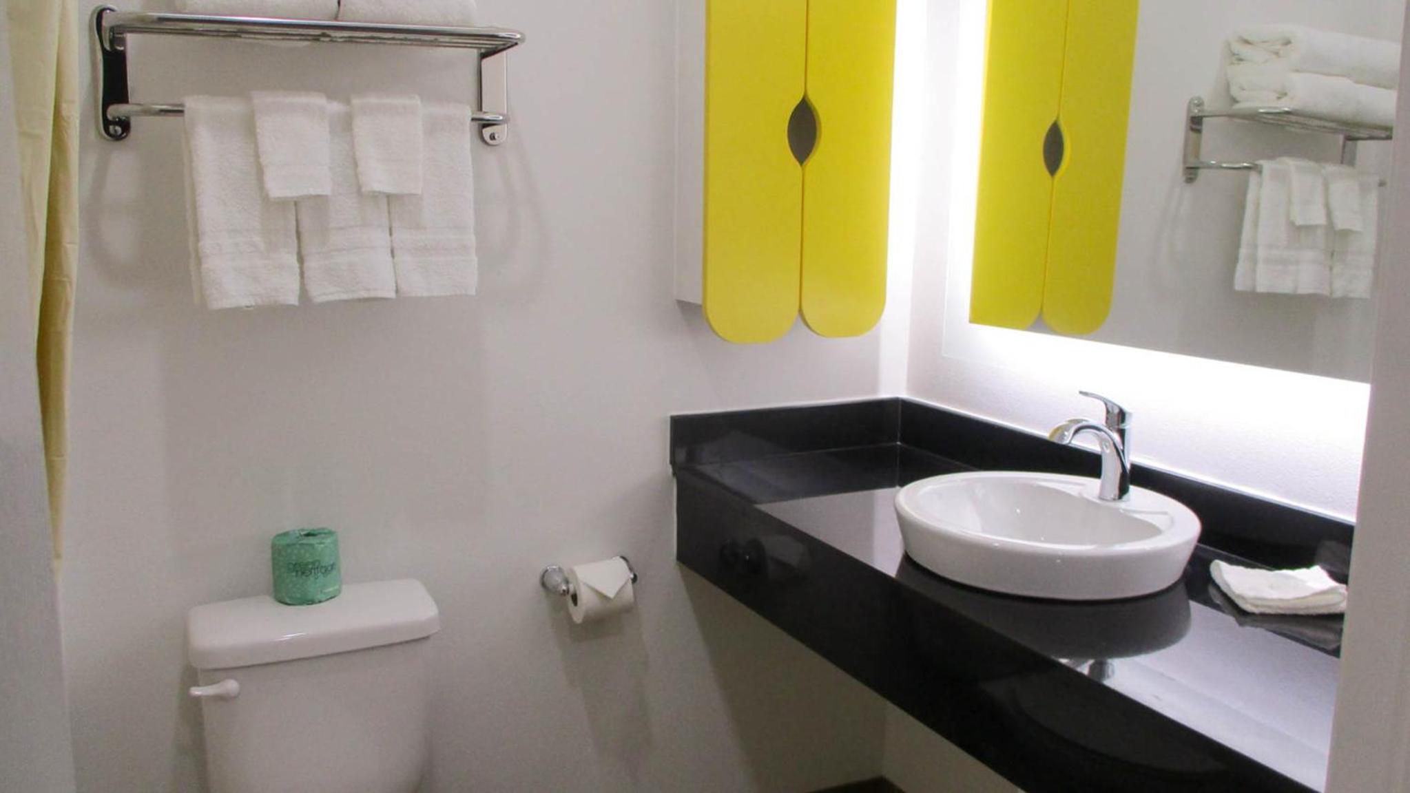 King Room - Disability Access - Non-Smoking - Photo 3