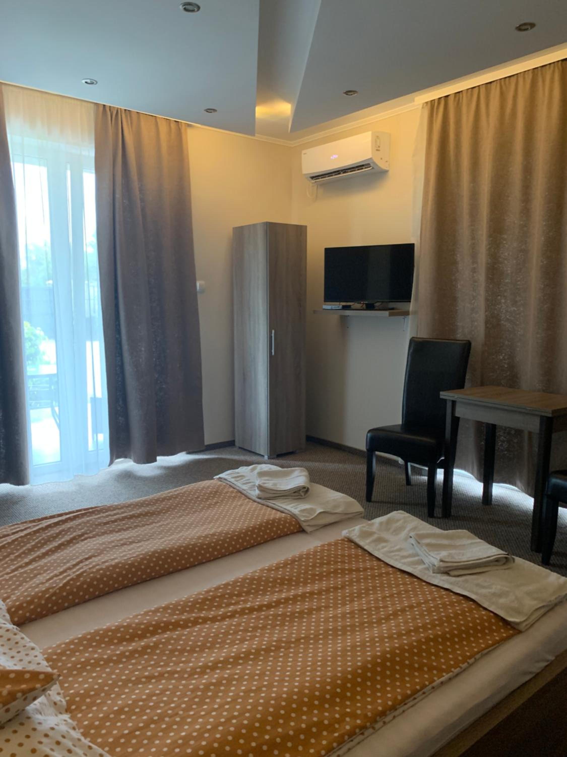 Double Room with Private Bathroom photo 2