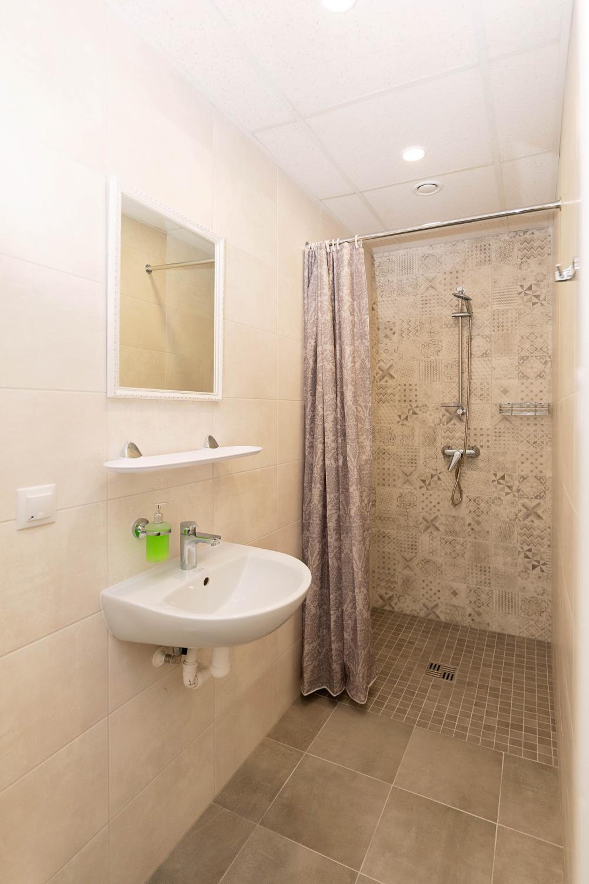 Apartment With Shared Bathroom photo 1