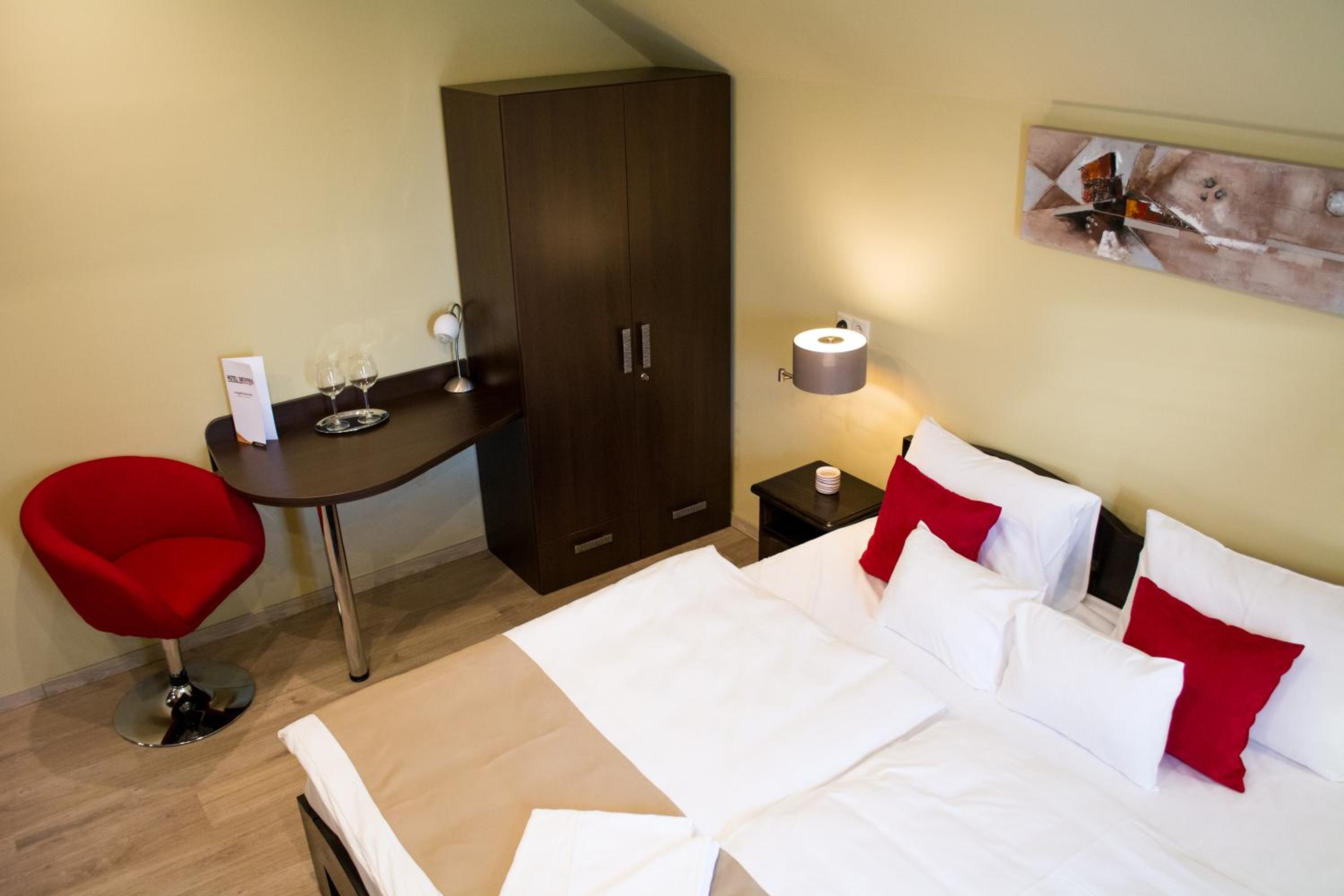 Standard Double or Twin Room photo 2